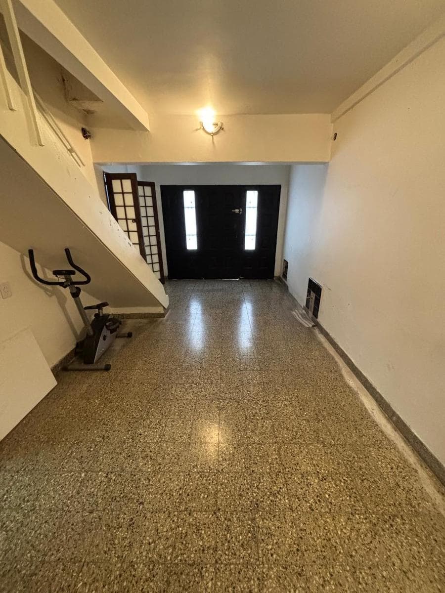 4-room house + apartment/workshop/etc. on the upper floor