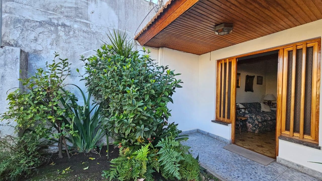 4-Bedroom House for Sale in Beccar with 2 Parking Spaces and a Pool