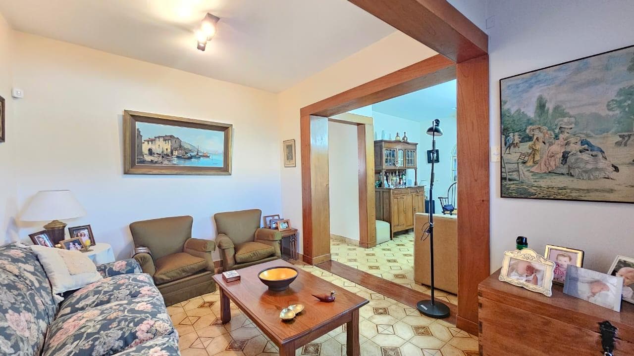 4-Bedroom House for Sale in Beccar with 2 Parking Spaces and a Pool