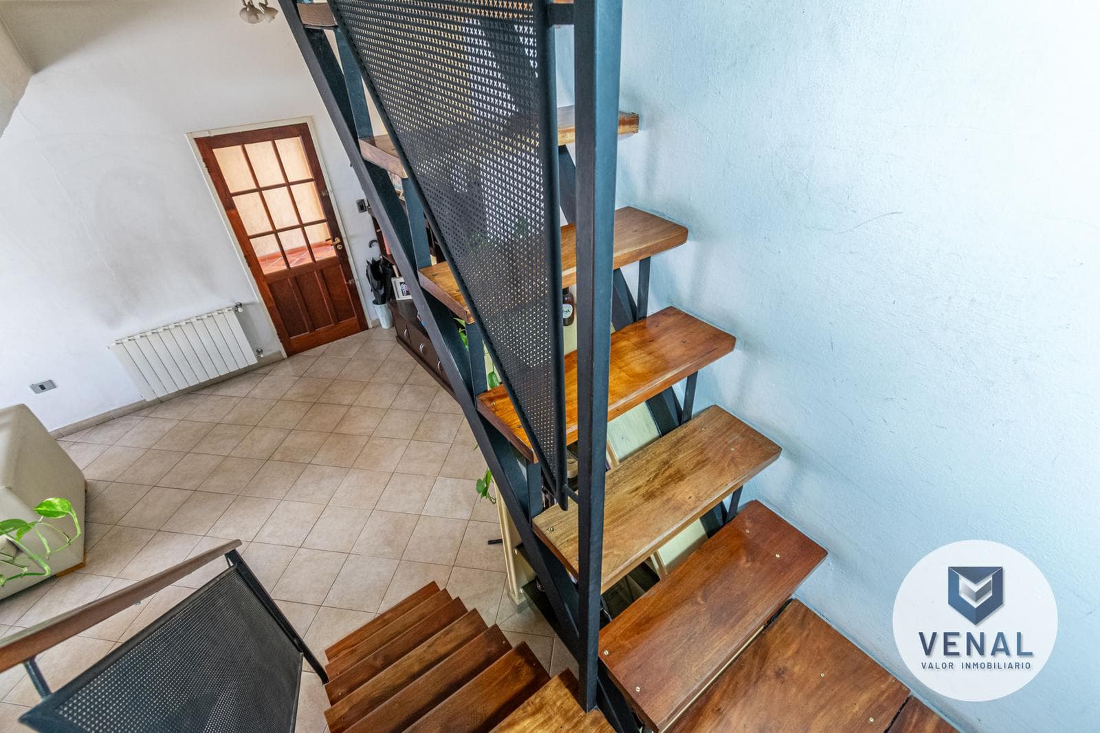 House for sale: 5 rooms, 3 bedrooms, outdoor kitchen, pool, backyard, and grill in downtown Escobar