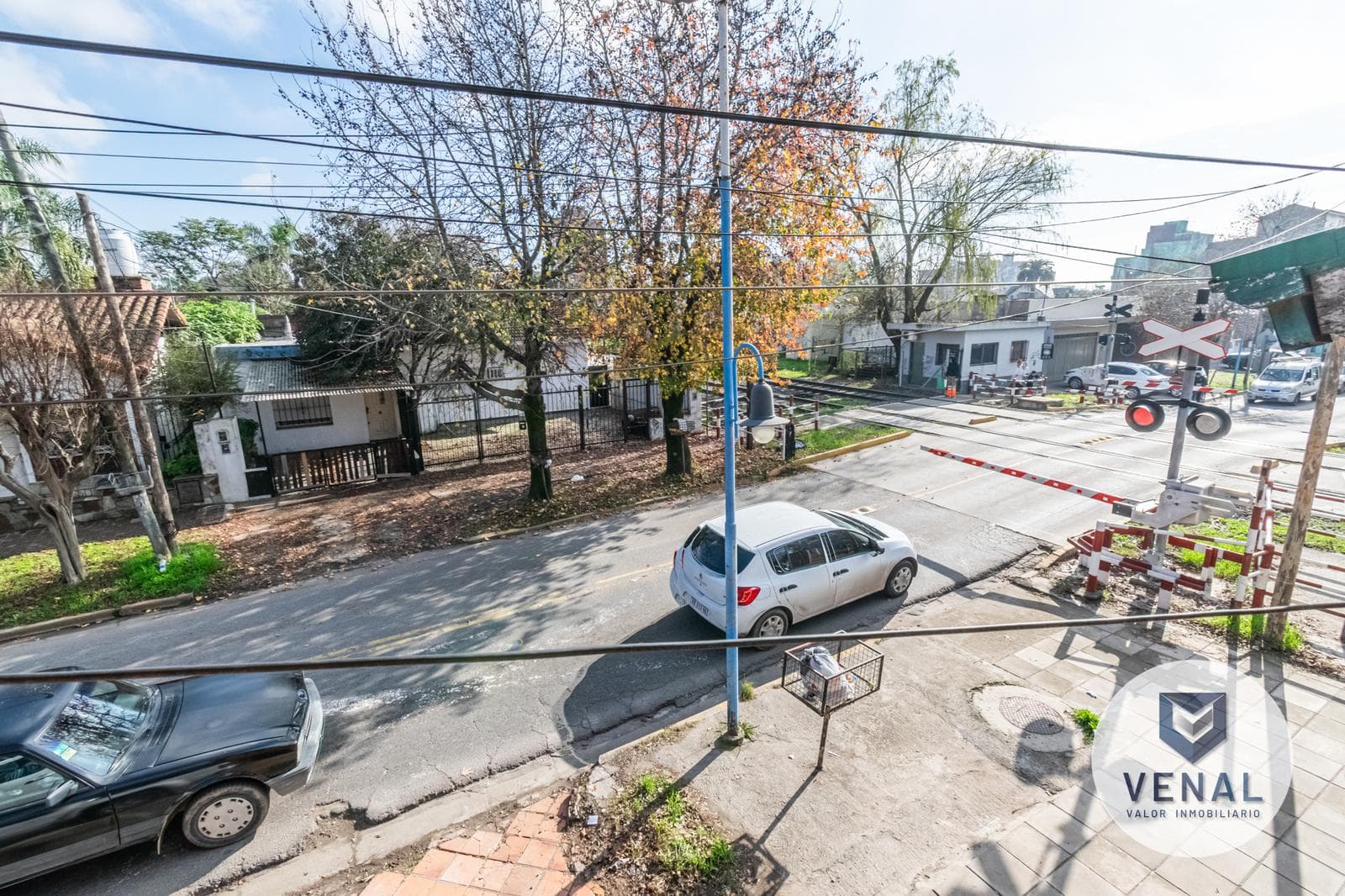 House for sale: 5 rooms, 3 bedrooms, outdoor kitchen, pool, backyard, and grill in downtown Escobar