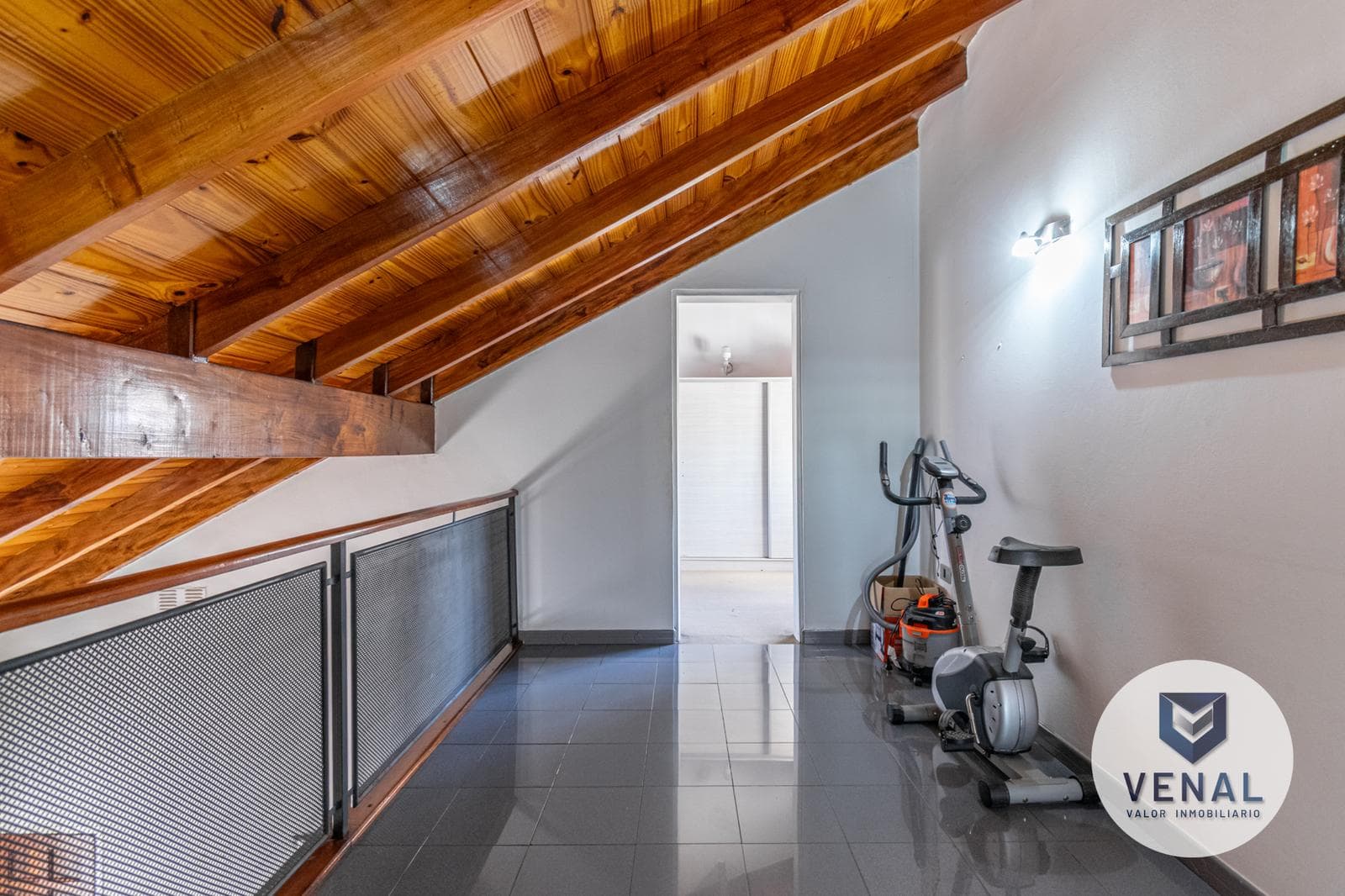 House for sale: 5 rooms, 3 bedrooms, outdoor kitchen, pool, backyard, and grill in downtown Escobar