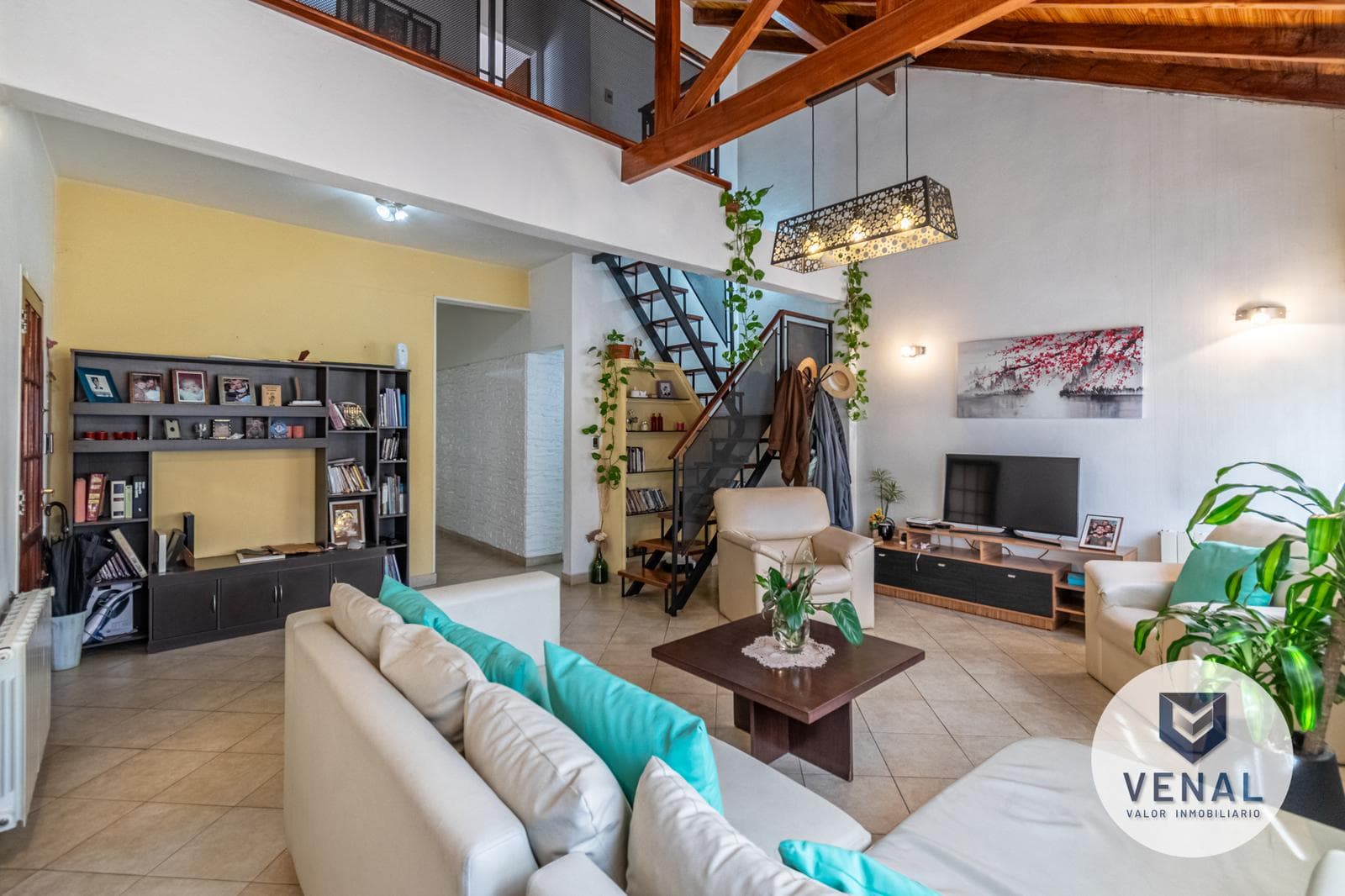 House for sale: 5 rooms, 3 bedrooms, outdoor kitchen, pool, backyard, and grill in downtown Escobar