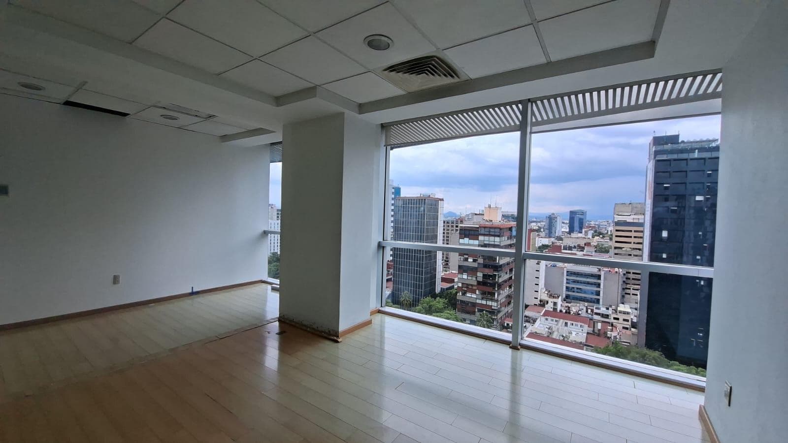 Office for Rent on Paseo de la Reforma