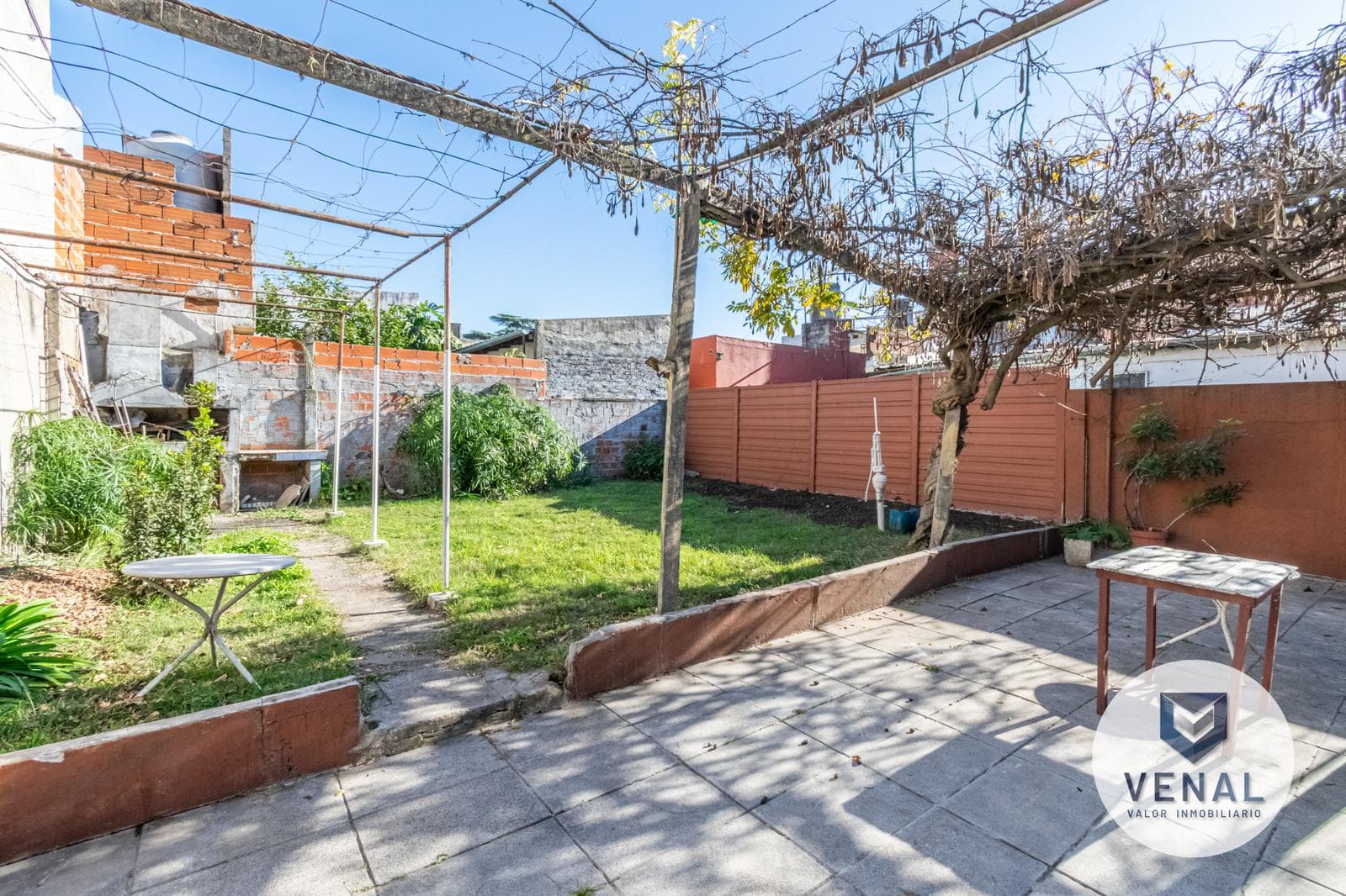 For Sale: 4-room house, 3 bedrooms, patio, terrace, double garage, José León Suárez