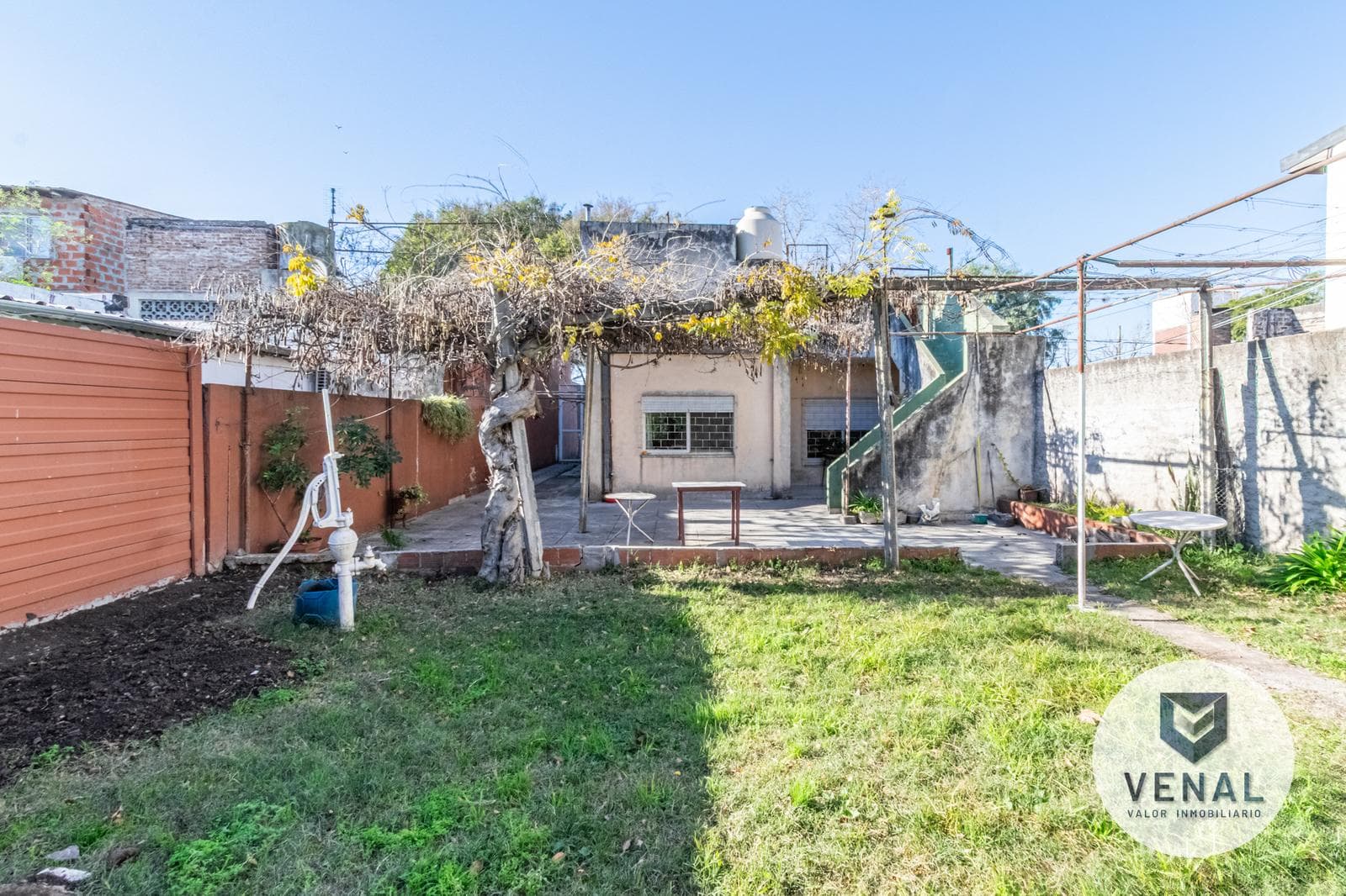 For Sale: 4-room house, 3 bedrooms, patio, terrace, double garage, José León Suárez