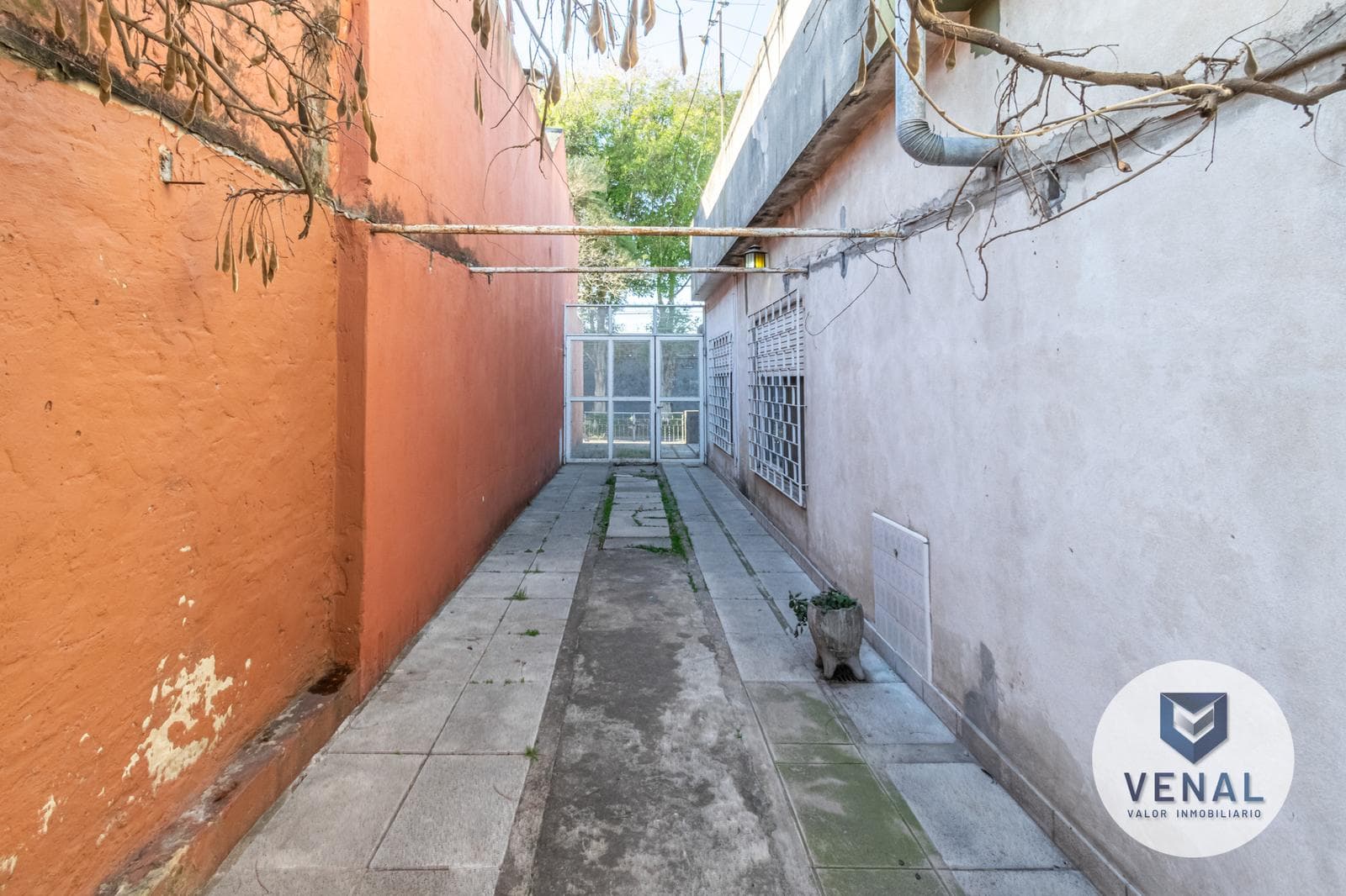 For Sale: 4-room house, 3 bedrooms, patio, terrace, double garage, José León Suárez