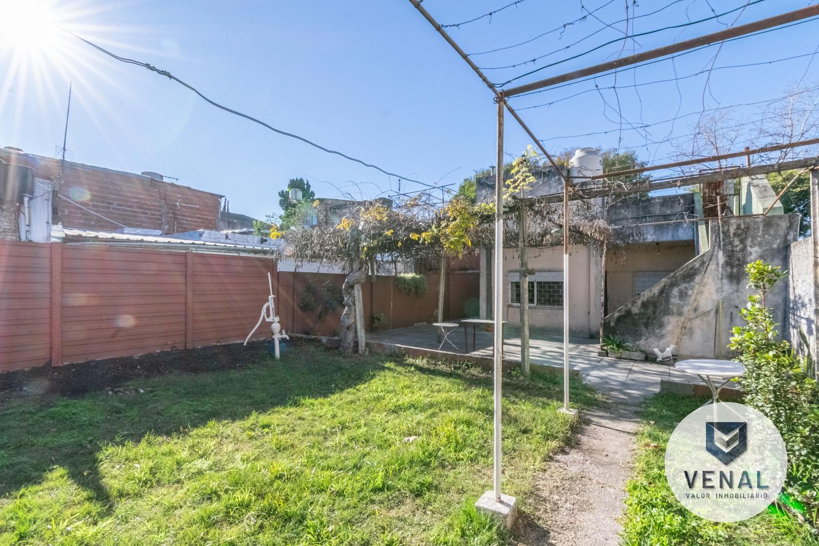 For Sale: 4-room house, 3 bedrooms, patio, terrace, double garage, José León Suárez