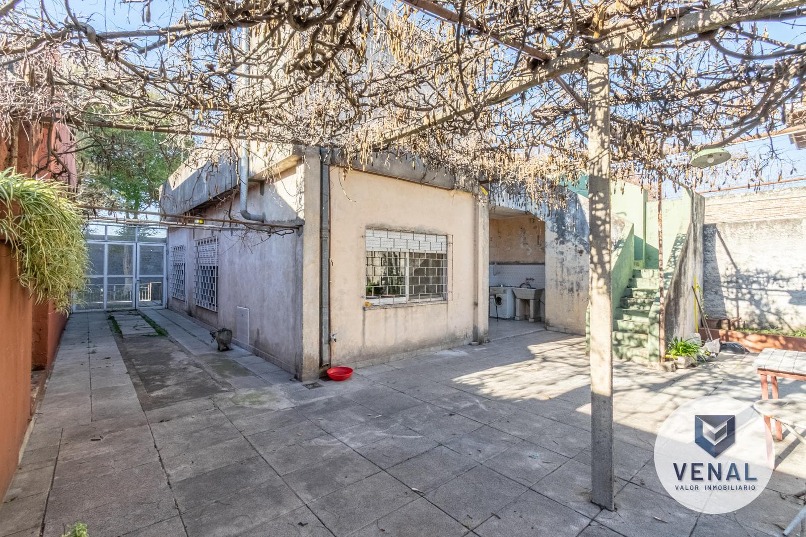 For Sale: 4-room house, 3 bedrooms, patio, terrace, double garage, José León Suárez