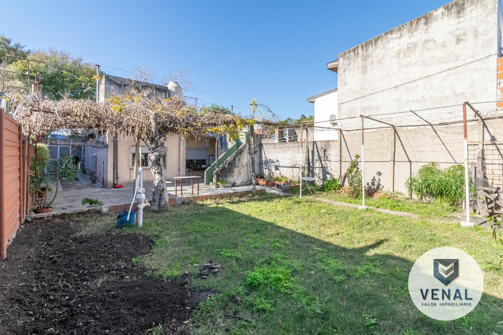 For Sale: 4-room house, 3 bedrooms, patio, terrace, double garage, José León Suárez