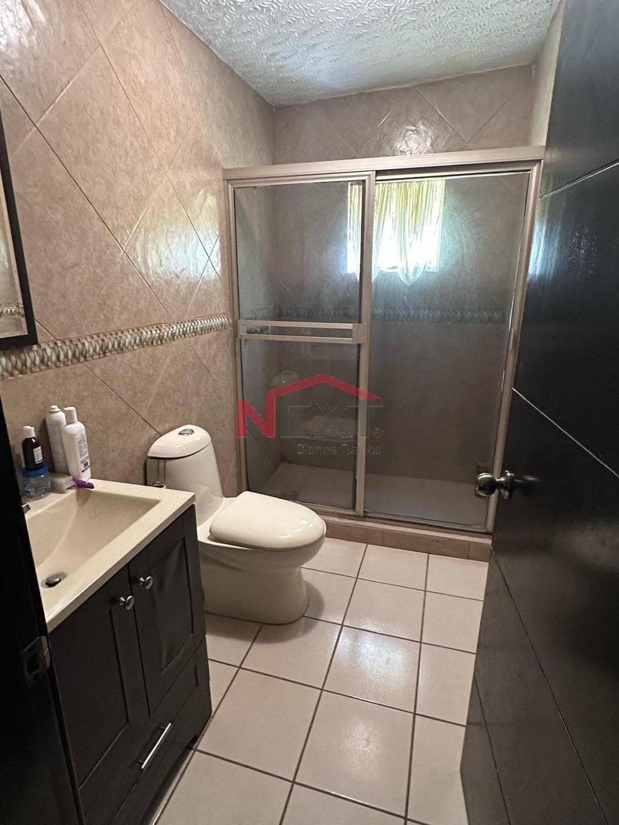 HOUSE FOR SALE LOCATED IN THE MONTECARLO NEIGHBORHOOD