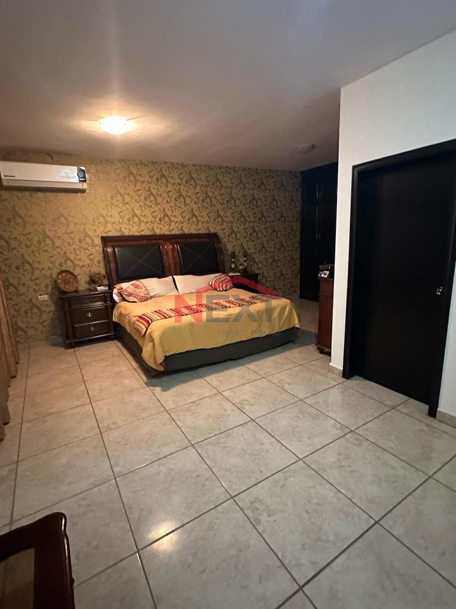 HOUSE FOR SALE LOCATED IN THE MONTECARLO NEIGHBORHOOD
