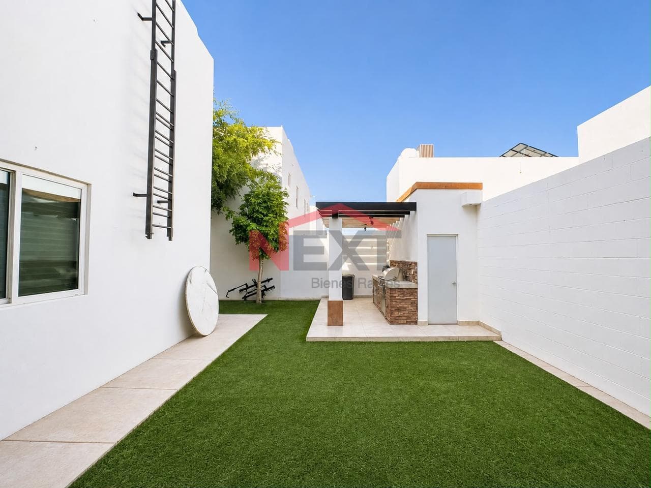 HOUSE FOR SALE IN LA RIOJA RESIDENTIAL AREA