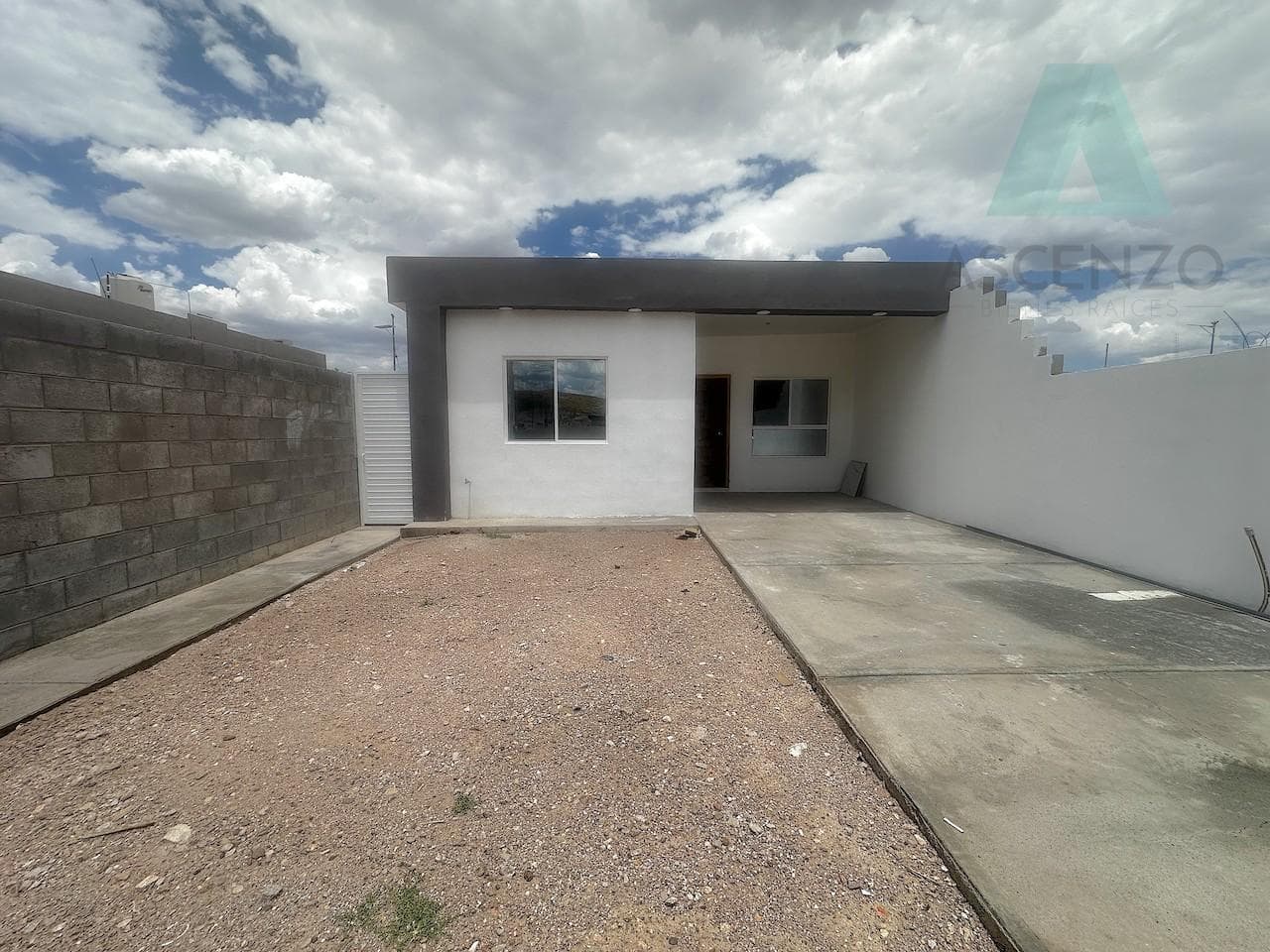 Opportunity!! House for Sale in the Tarona Subdivision, Srenr