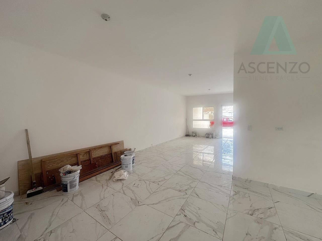 Opportunity!! House for Sale in the Tarona Subdivision, Srenr