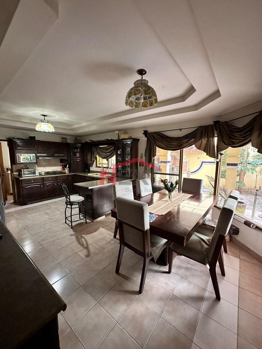 House for sale, Col. Raquet Club