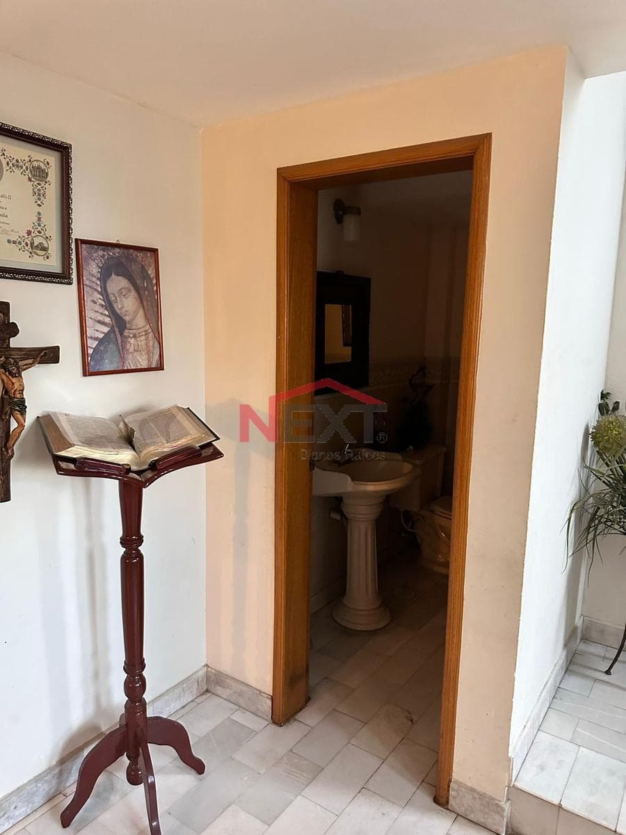 House for sale, Col. Raquet Club