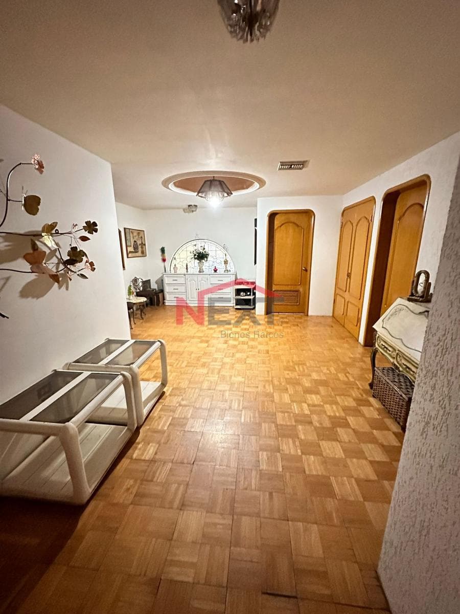 House for sale, Col. Raquet Club