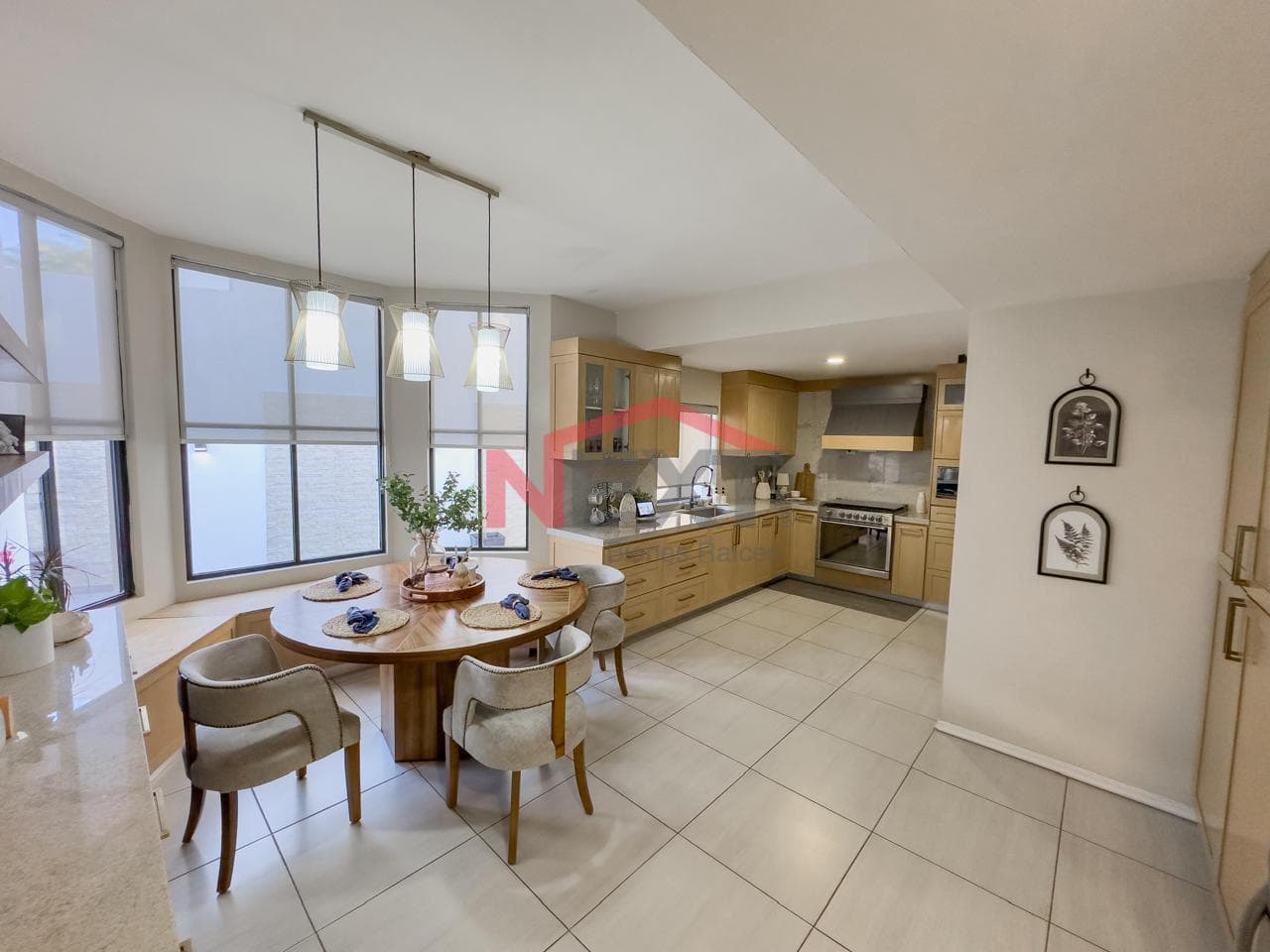 HOUSE FOR SALE IN COL. CENTENARIO