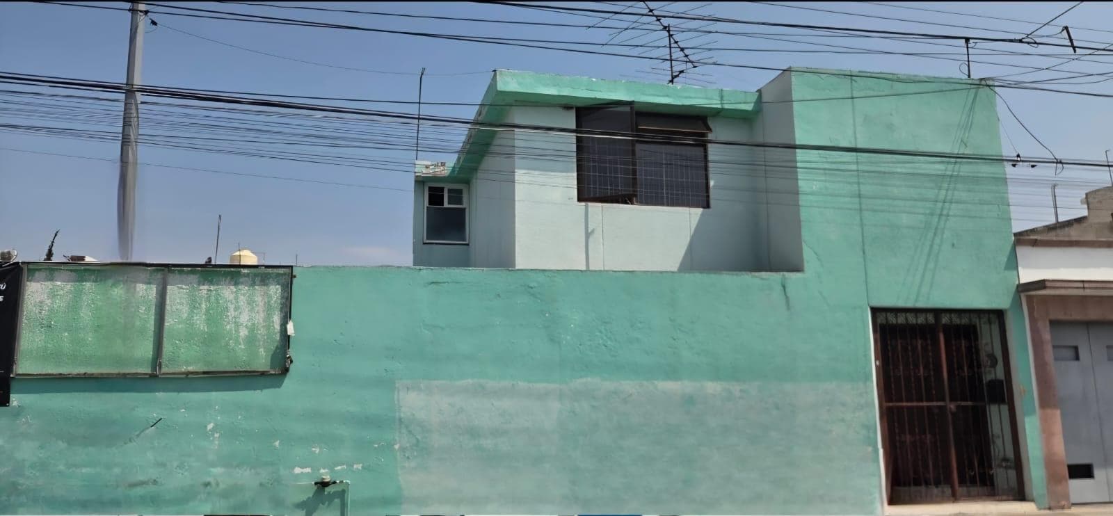 House for Sale on Morelos Street, Near the Corner of Tecnológico Avenue.