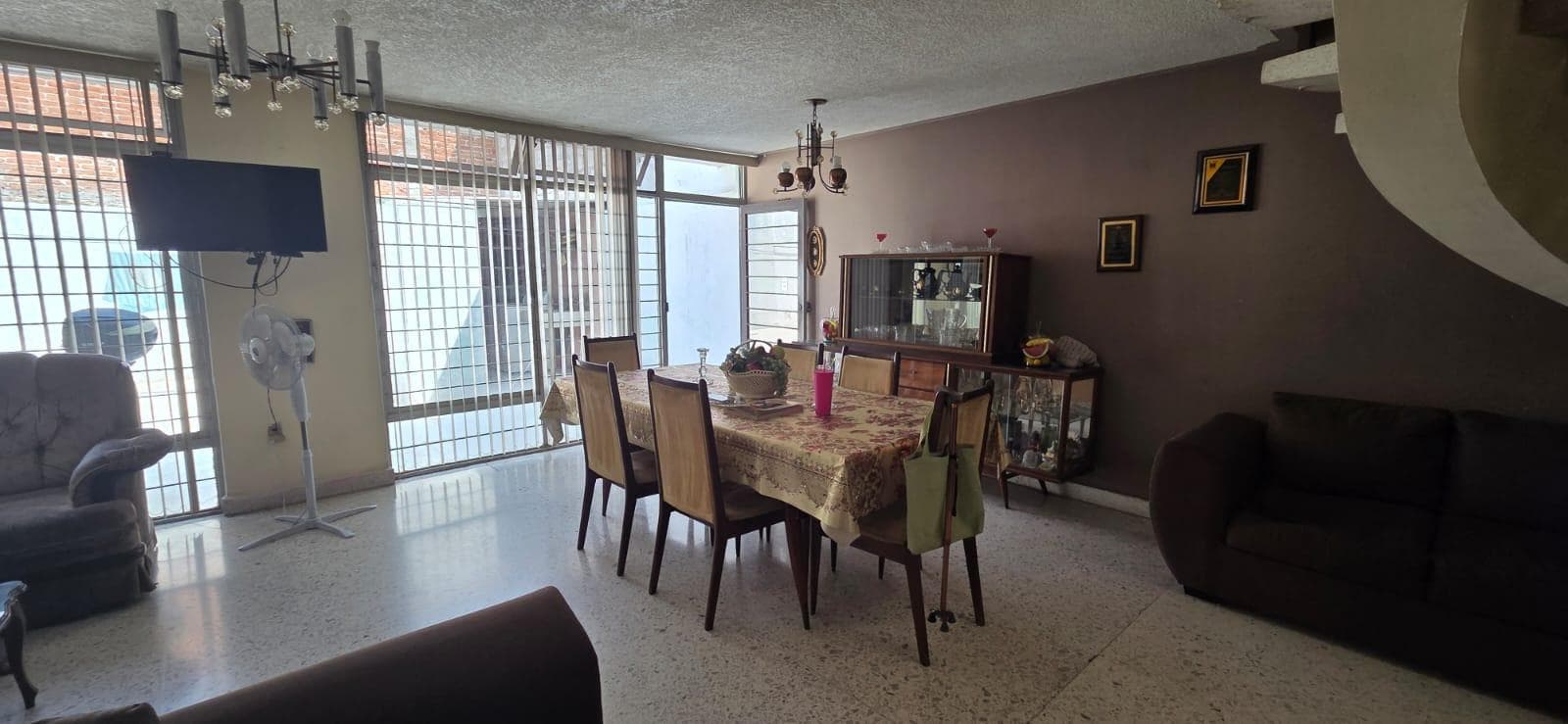 House for Sale on Morelos Street, Near the Corner of Tecnológico Avenue.