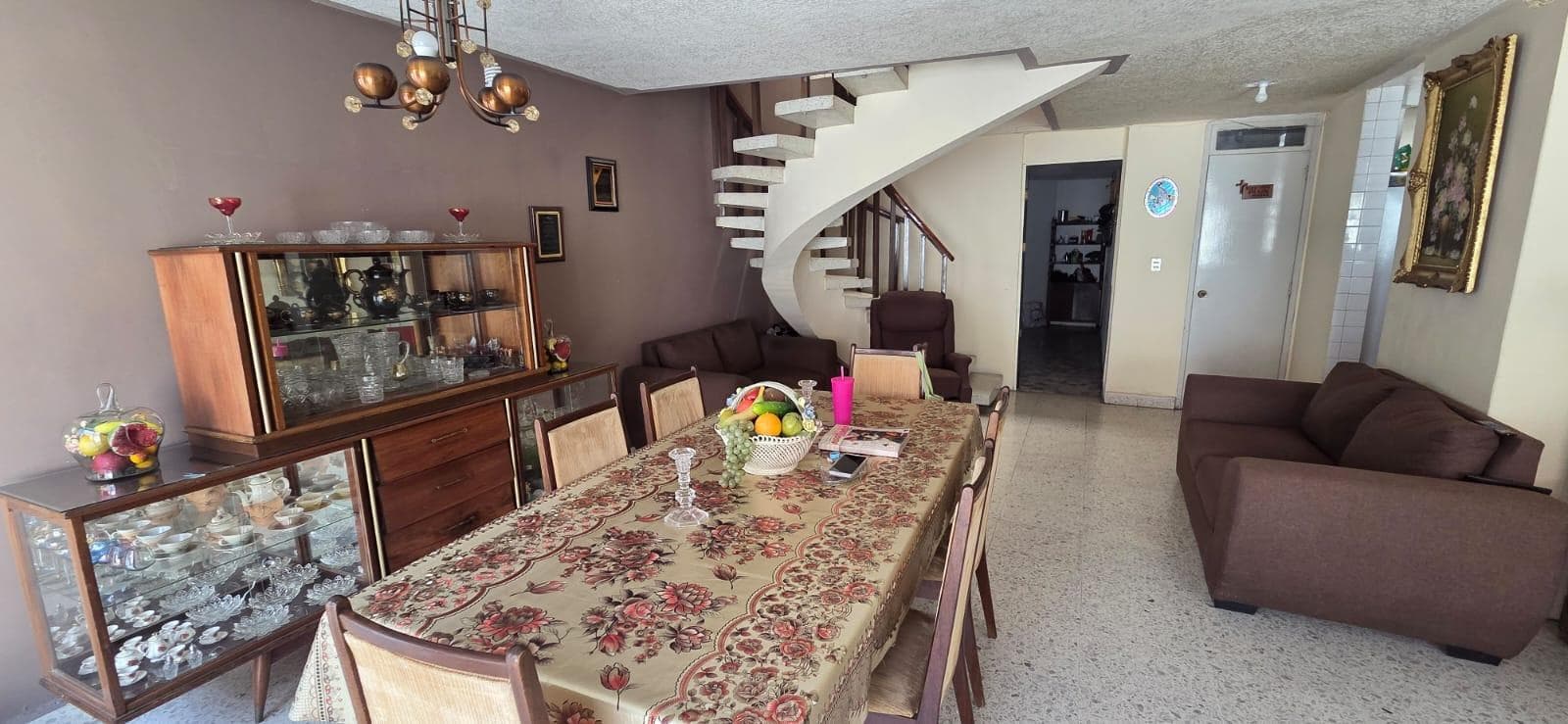 House for Sale on Morelos Street, Near the Corner of Tecnológico Avenue.