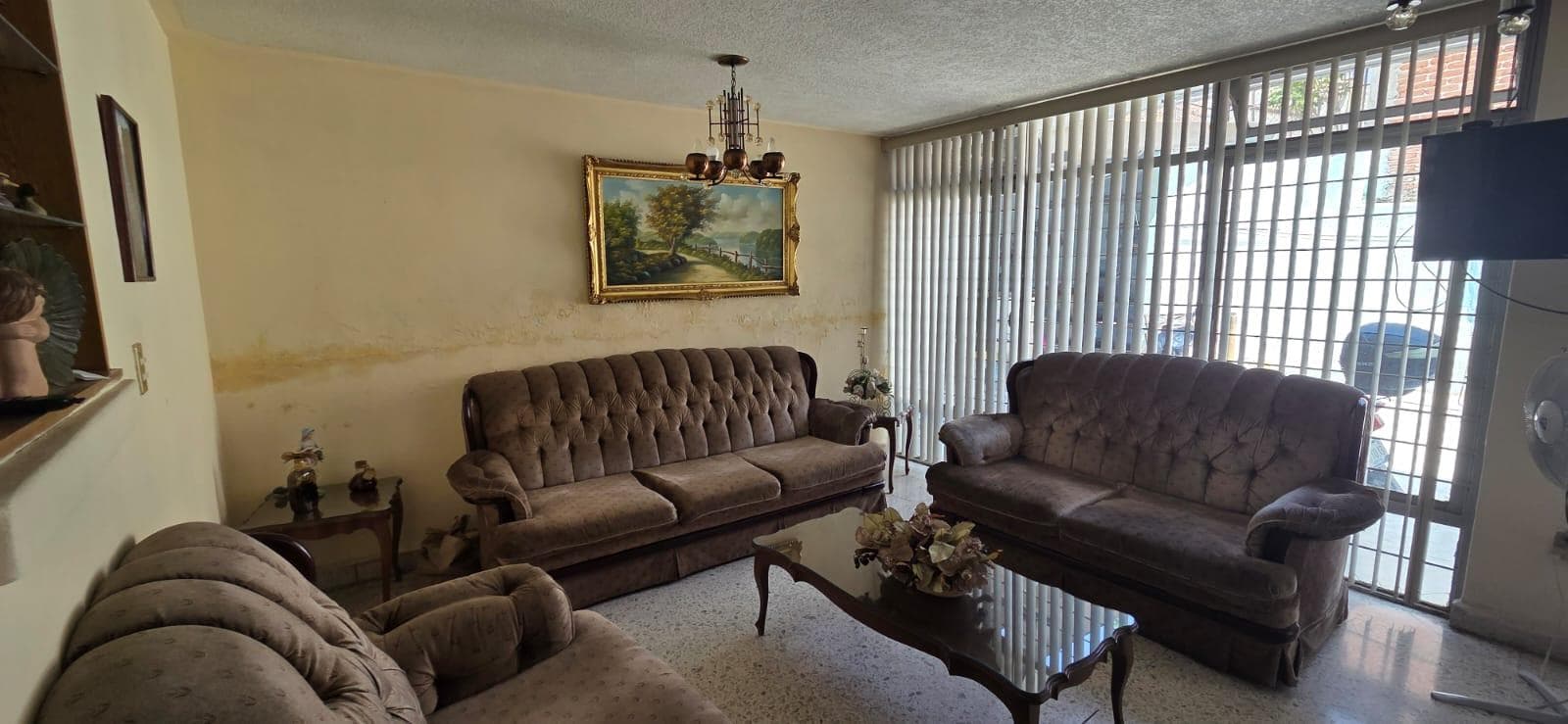 House for Sale on Morelos Street, Near the Corner of Tecnológico Avenue.
