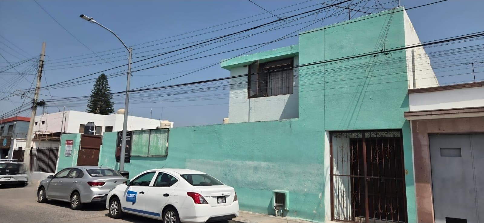 House for Sale on Morelos Street, Near the Corner of Tecnológico Avenue.