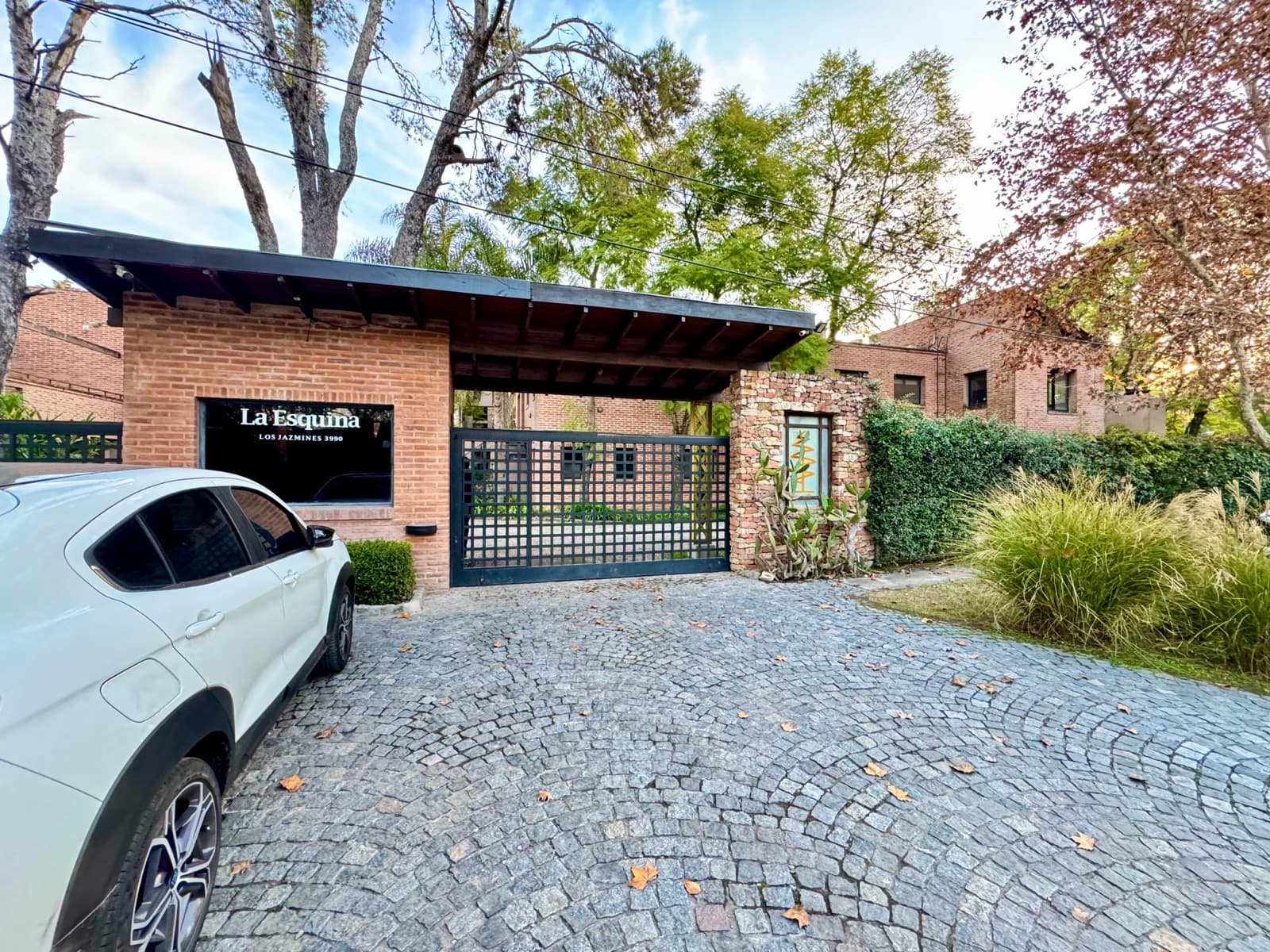 Beautiful Duplex - La Esquina Condominium, Pilar