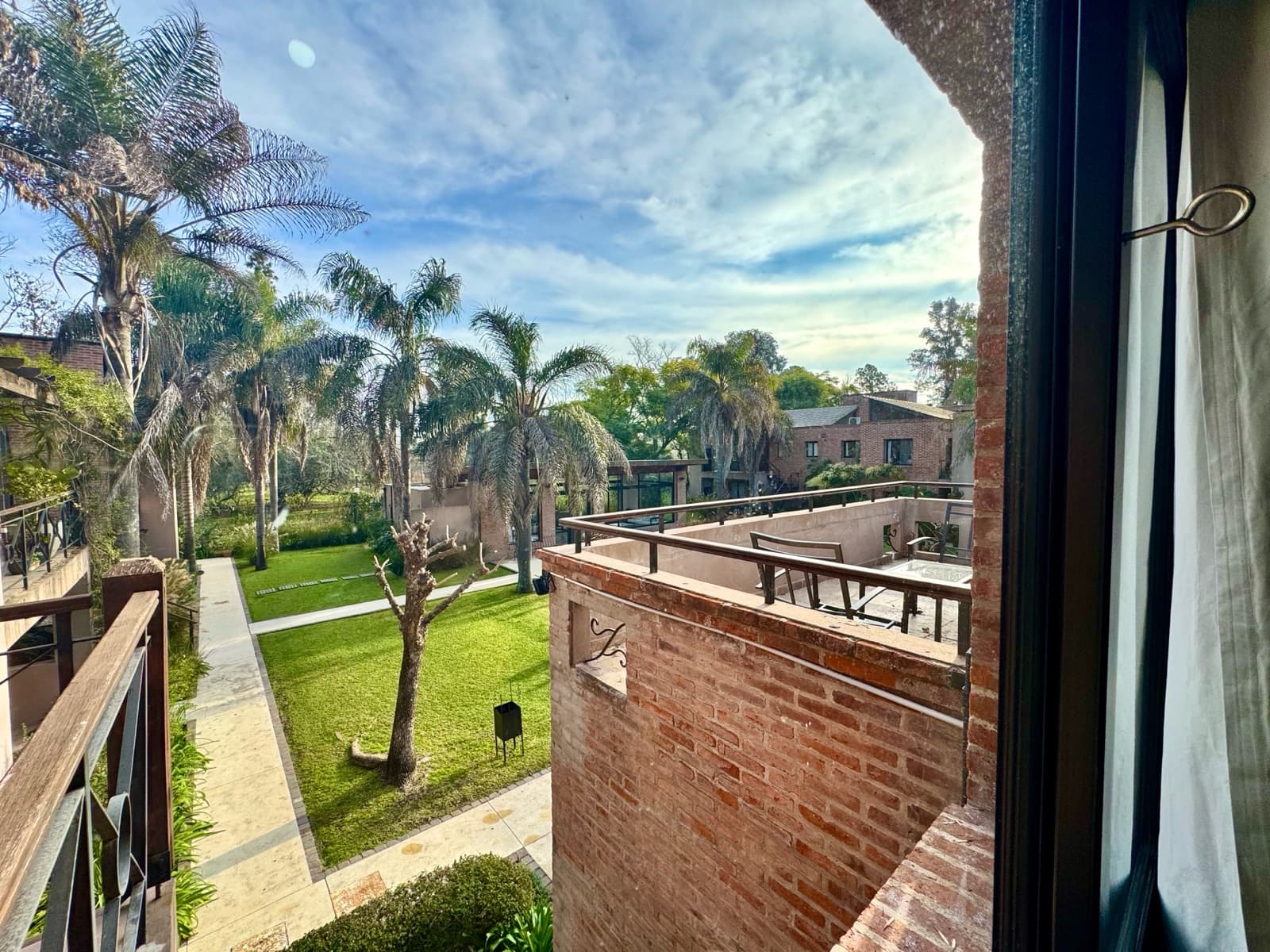 Beautiful Duplex - La Esquina Condominium, Pilar