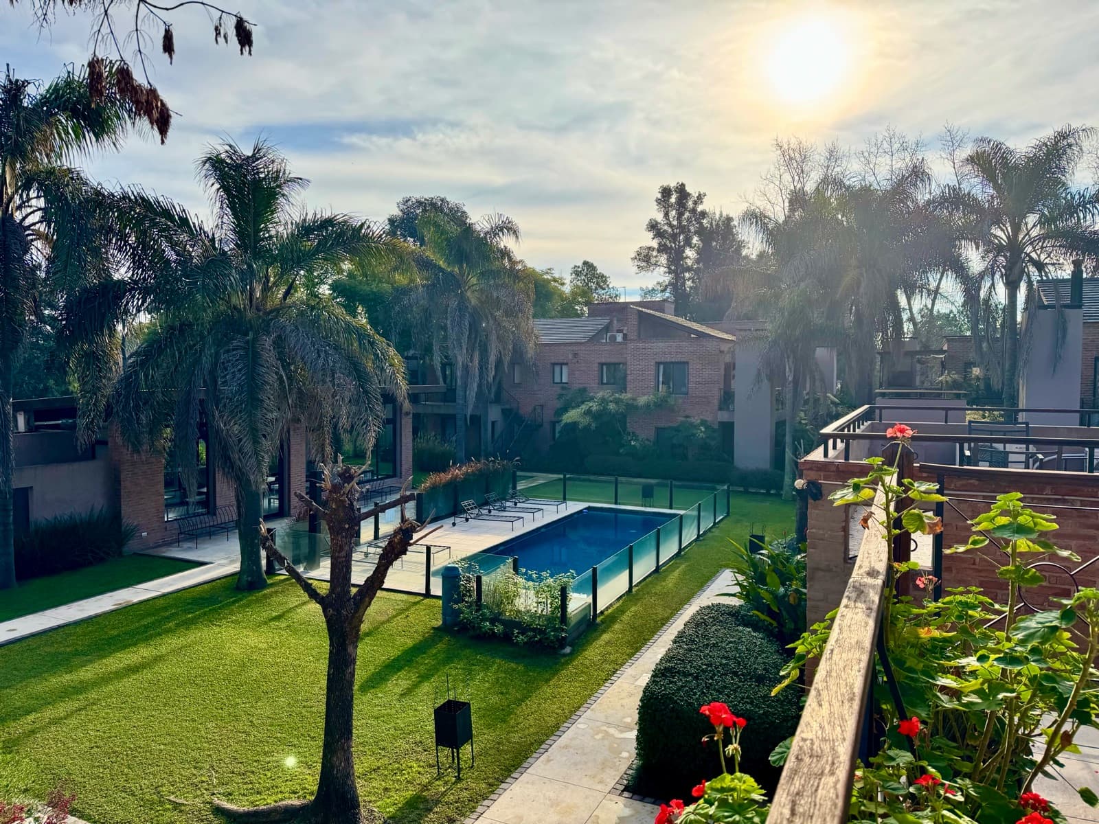 Beautiful Duplex - La Esquina Condominium, Pilar