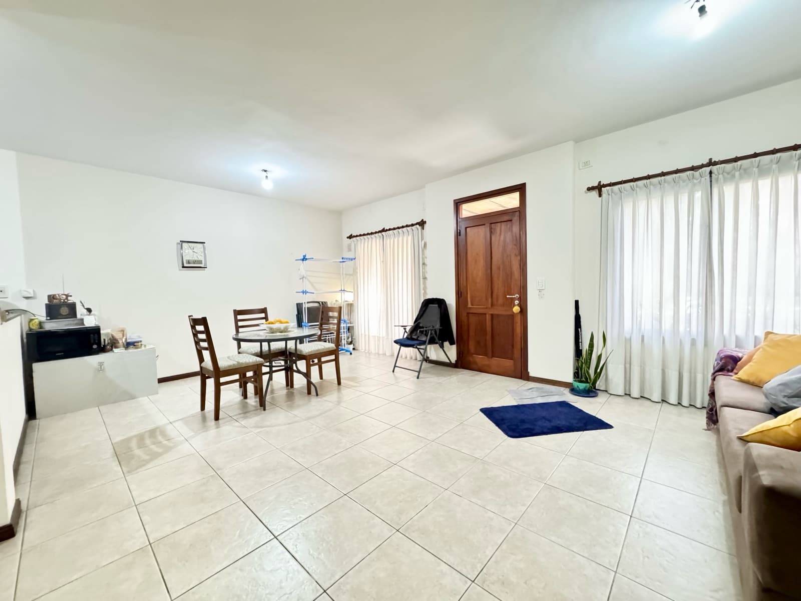 Beautiful Duplex - La Esquina Condominium, Pilar