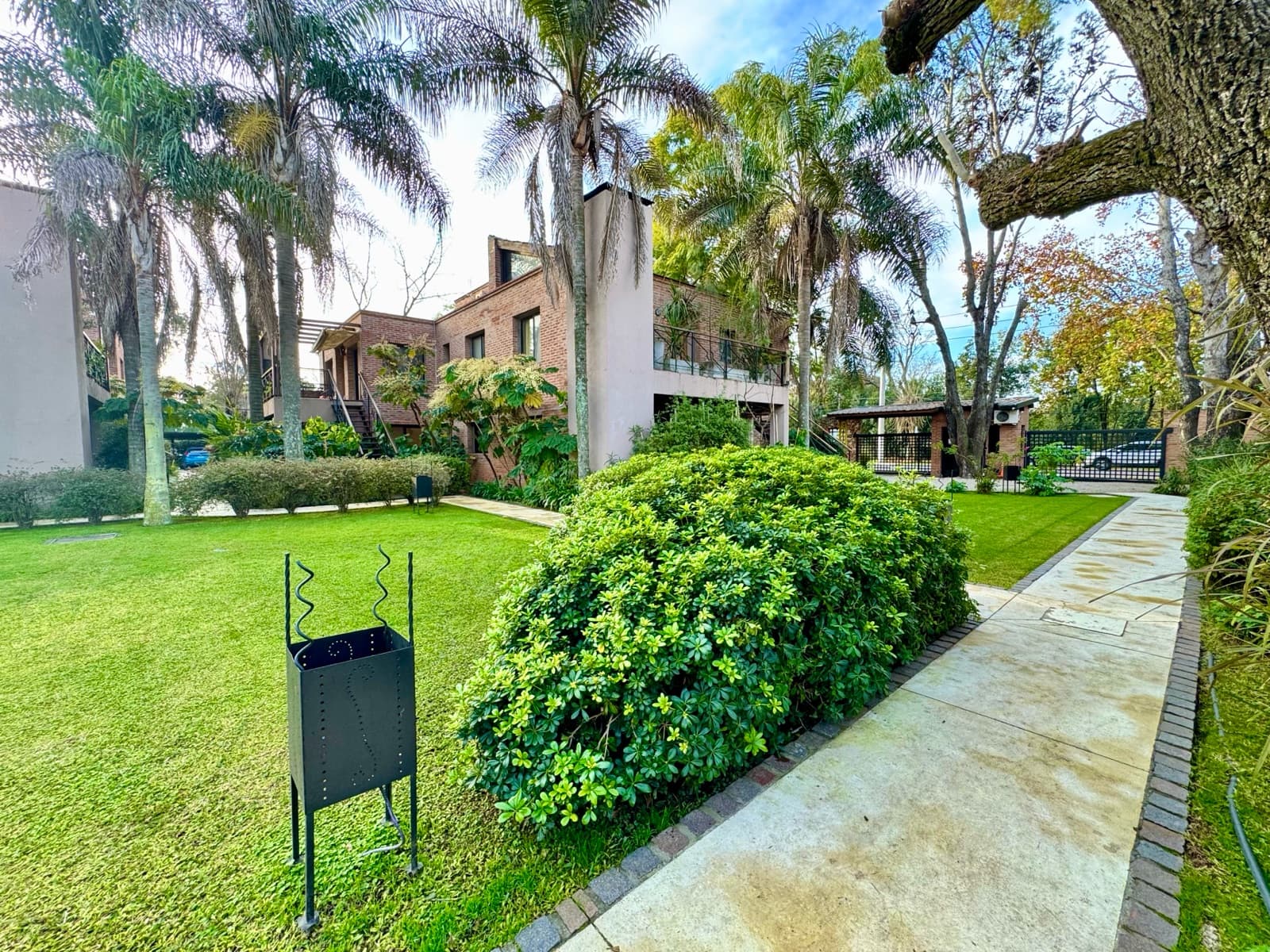Beautiful Duplex - La Esquina Condominium, Pilar