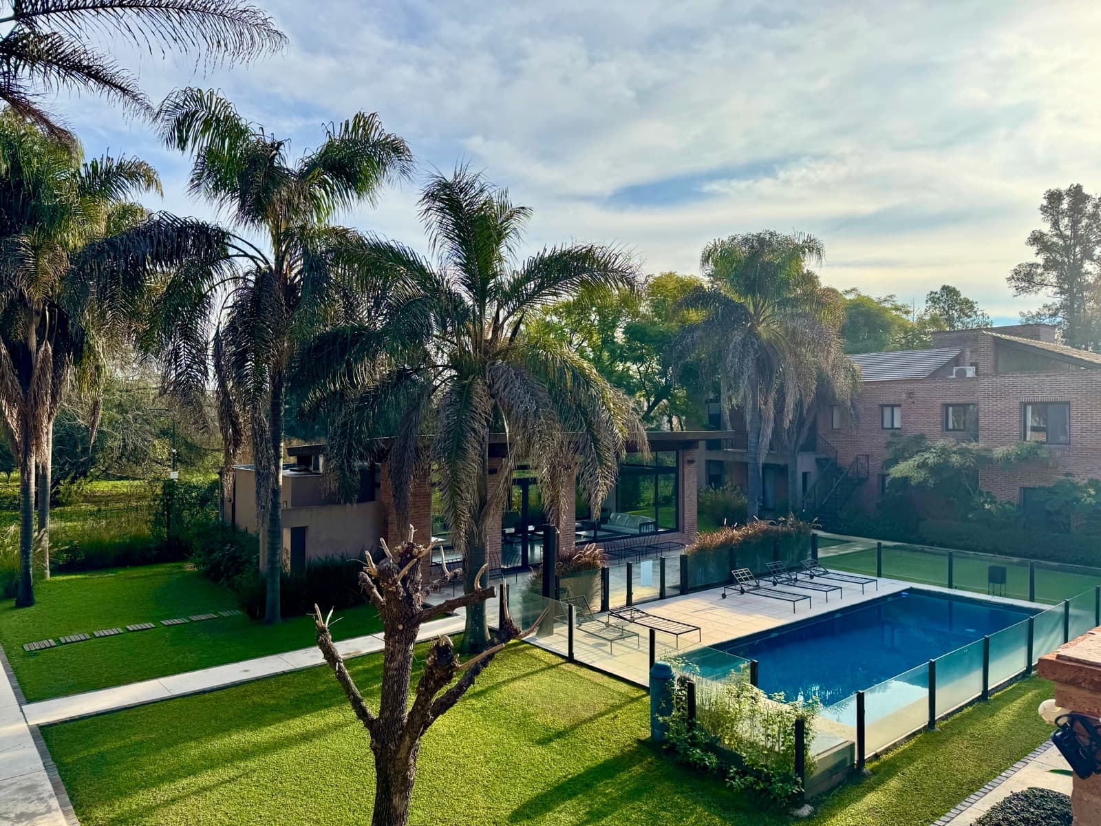 Beautiful Duplex - La Esquina Condominium, Pilar