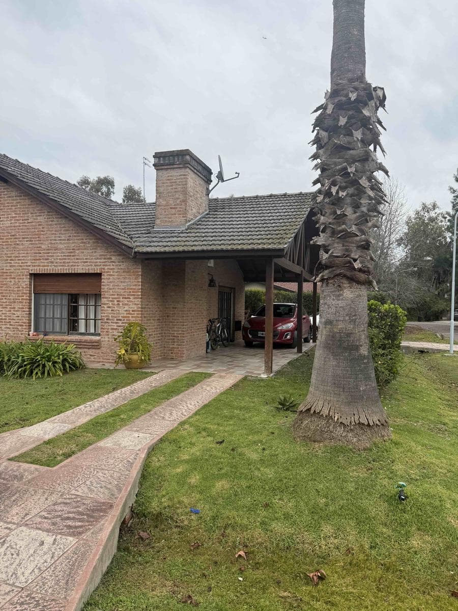 5-room house in the Maschwitz Village gated community