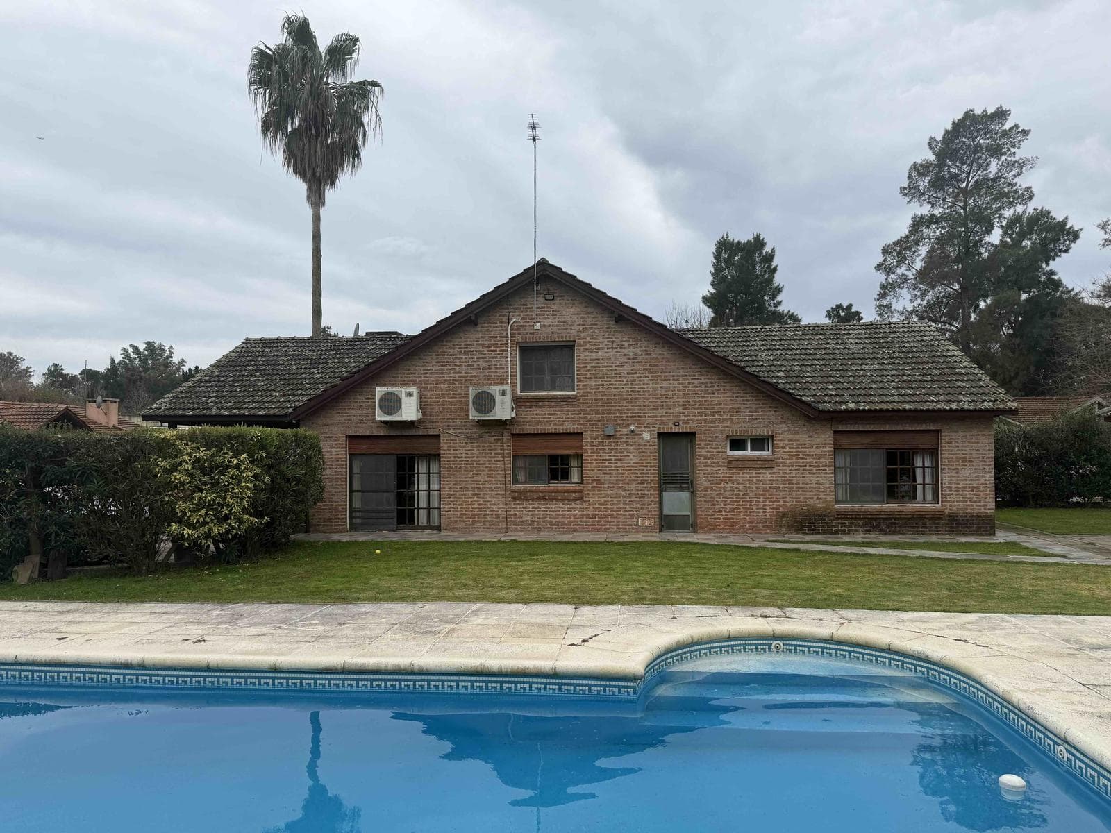 5-room house in the Maschwitz Village gated community