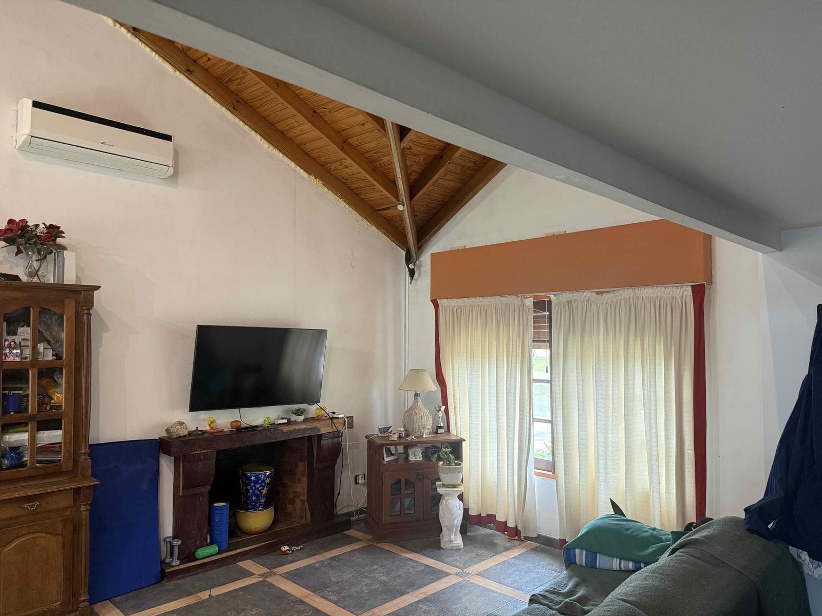 5-room house in the Maschwitz Village gated community