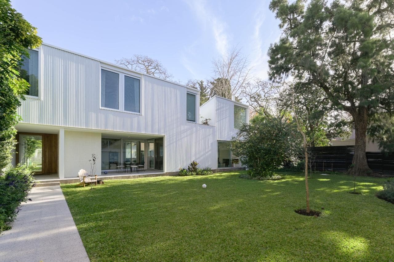 House in V. Lopez-Vias/Maipu