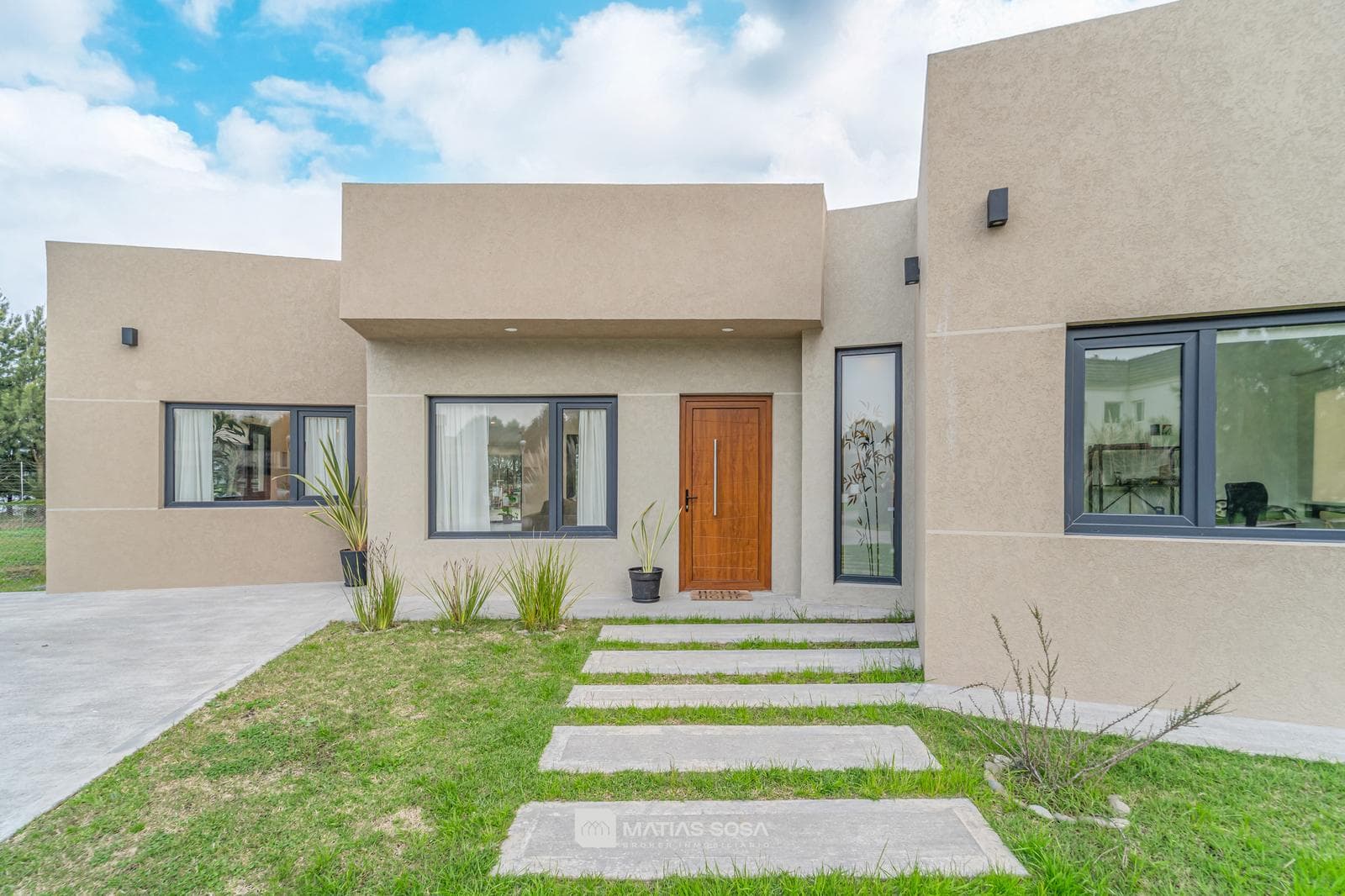 For Sale - House - 4 Rooms - Ground Floor - Tierras del Mar Gated Community