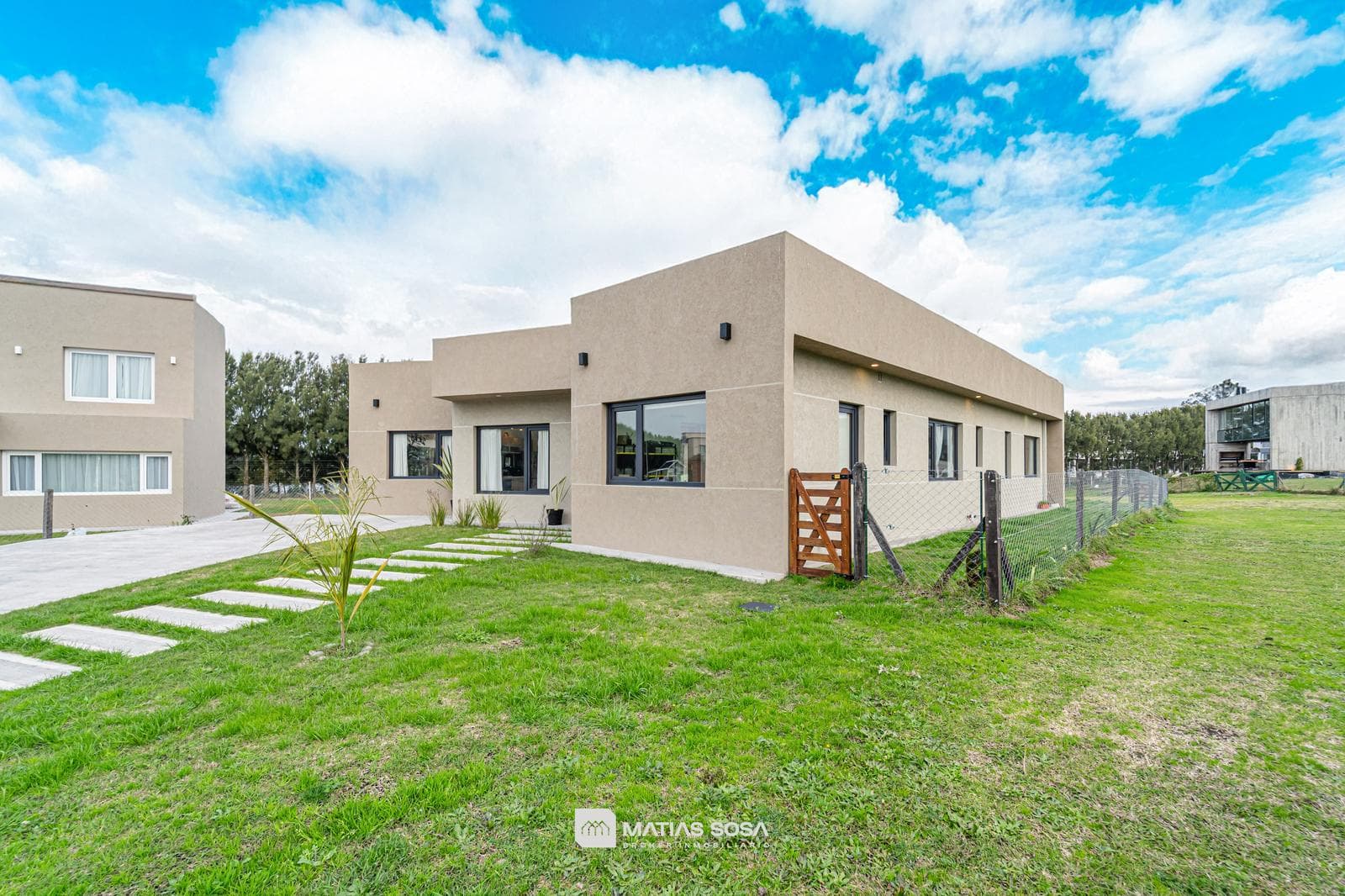 For Sale - House - 4 Rooms - Ground Floor - Tierras del Mar Gated Community