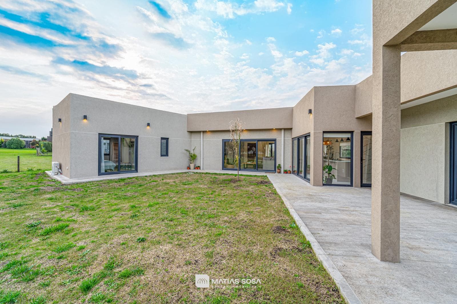 For Sale - House - 4 Rooms - Ground Floor - Tierras del Mar Gated Community
