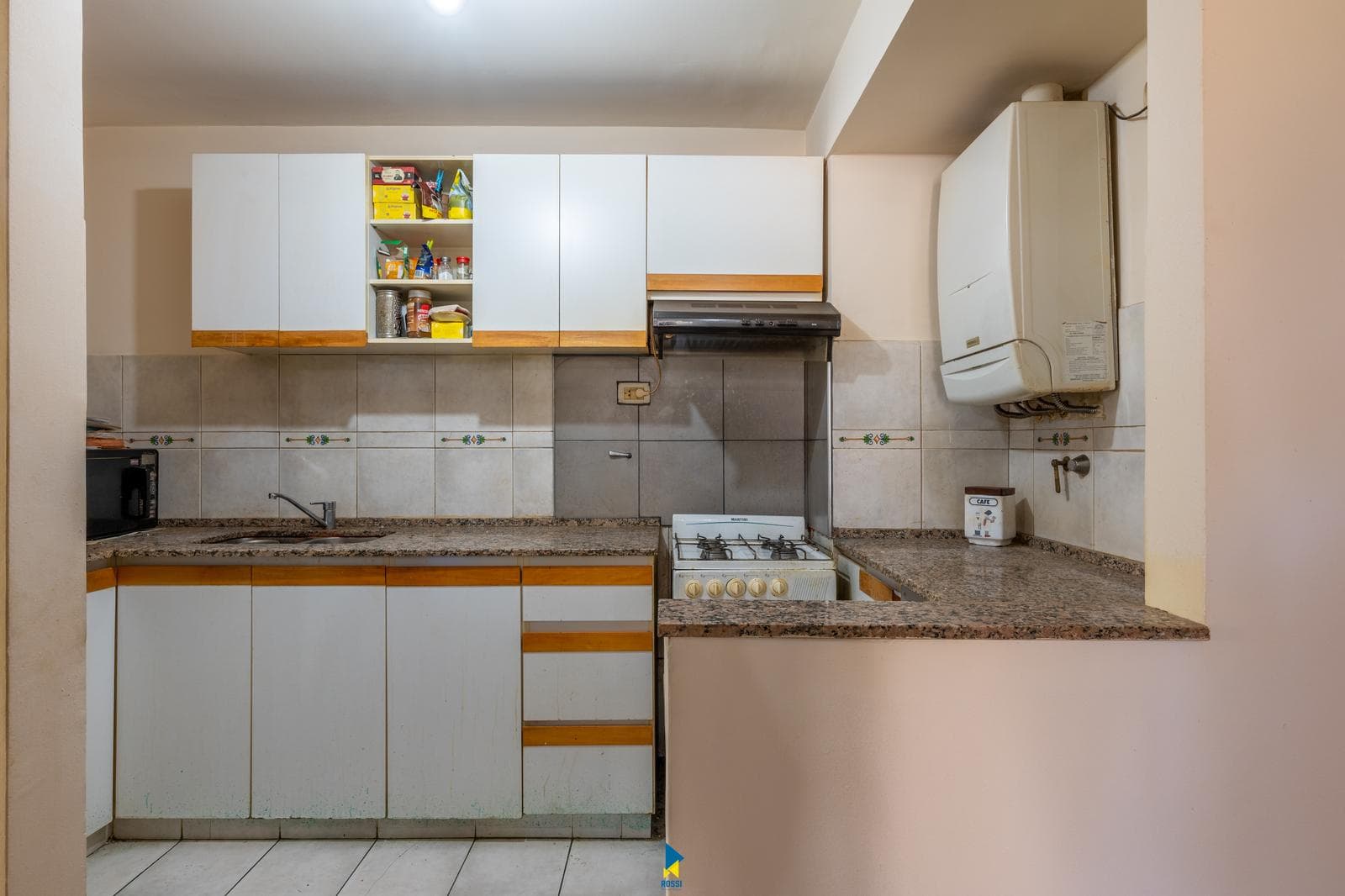 1-BEDROOM APARTMENT FOR SALE IN CASONAS DEL SUR WITH A POOL AND GARAGE