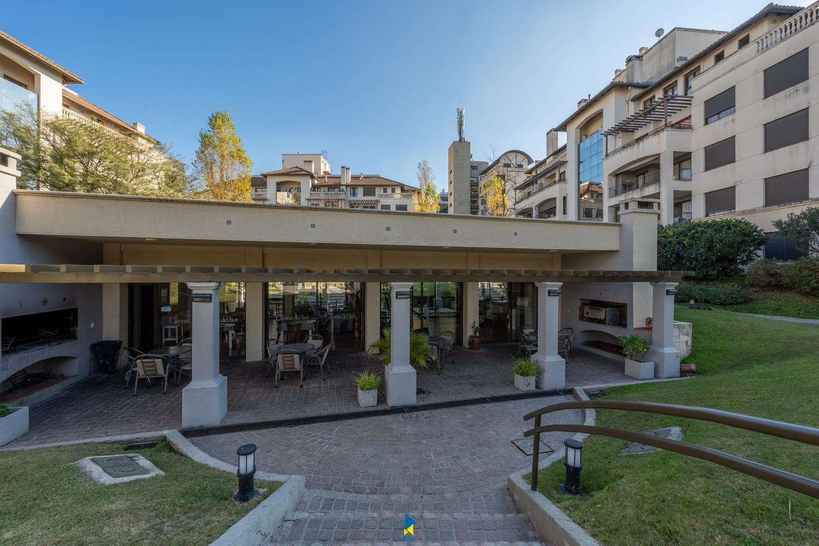 1-BEDROOM APARTMENT FOR SALE IN CASONAS DEL SUR WITH A POOL AND GARAGE