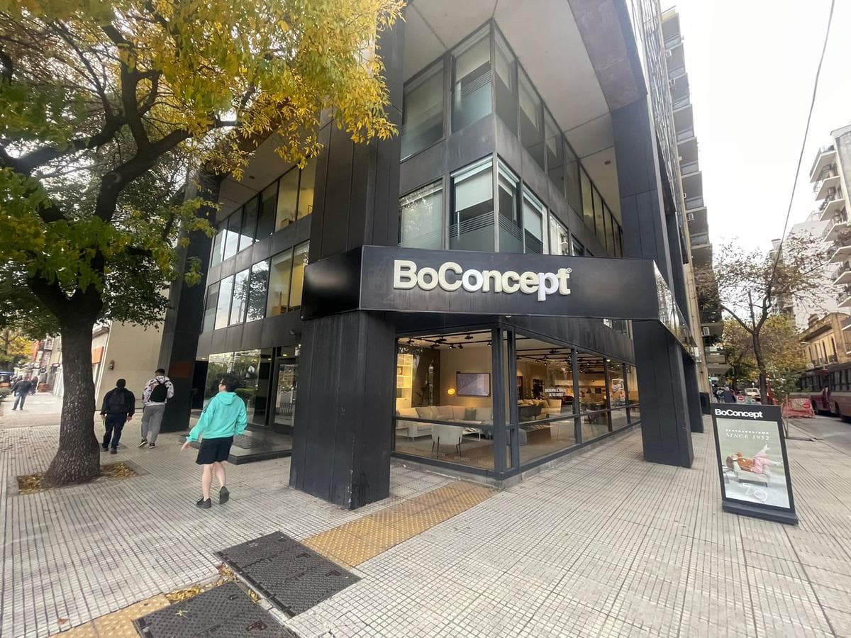 Large office located in a tower with excellent views of 9 de Julio Avenue in Retiro!