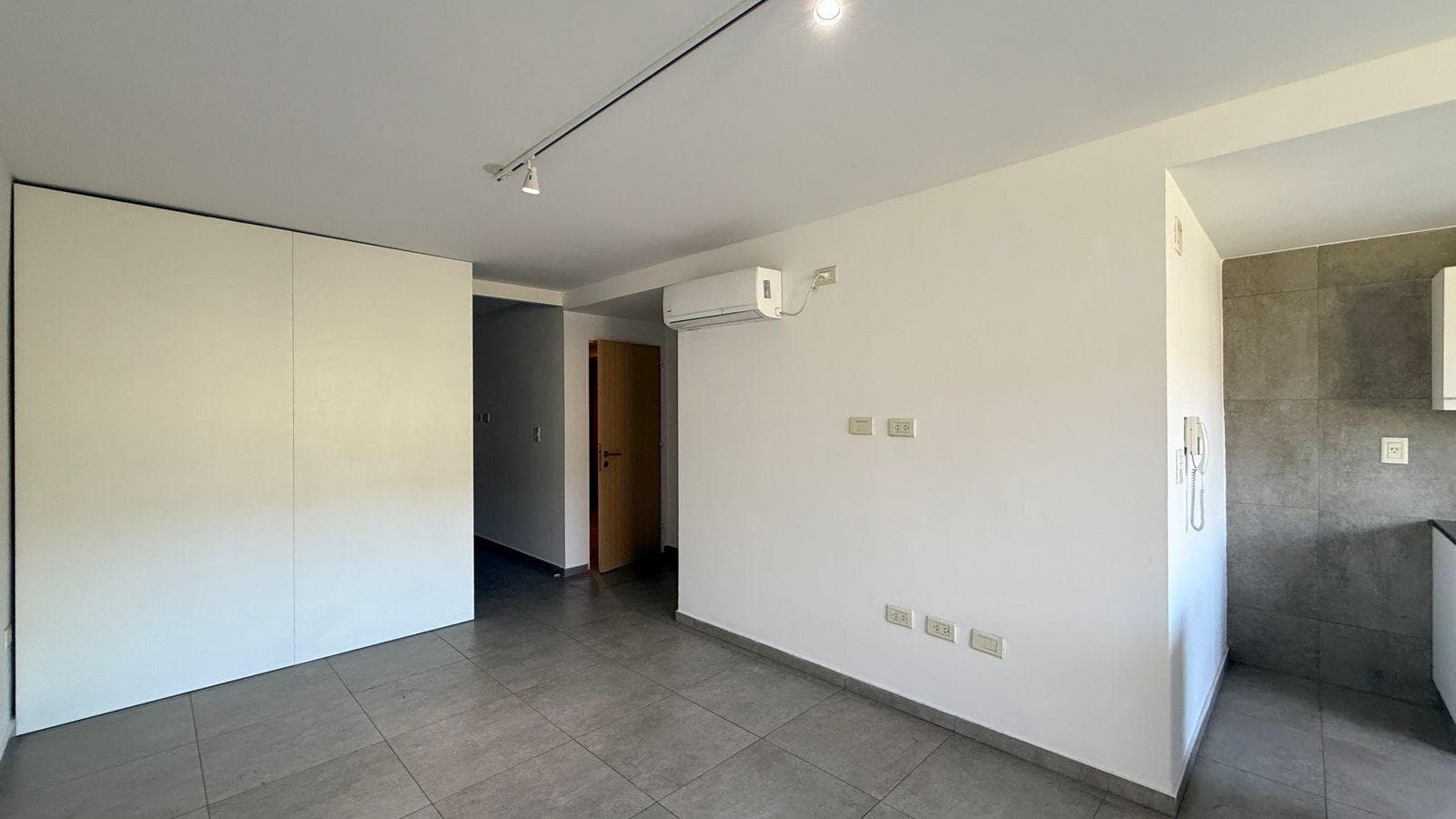 For Sale/Financing: One-Bedroom Apartment with Amenities. Pichincha