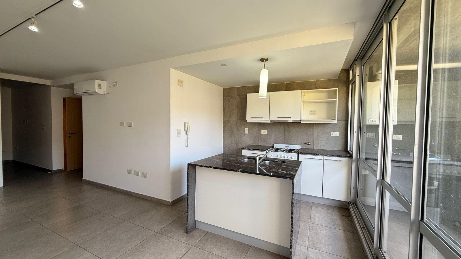 For Sale/Financing: One-Bedroom Apartment with Amenities. Pichincha