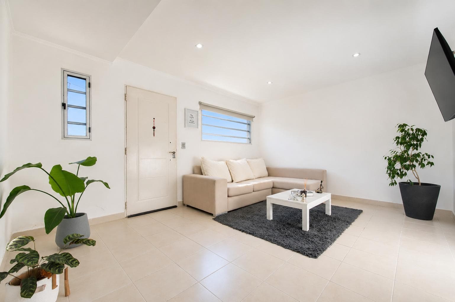 4-Bedroom House with Barbecue Area in Pinos de Anchorena