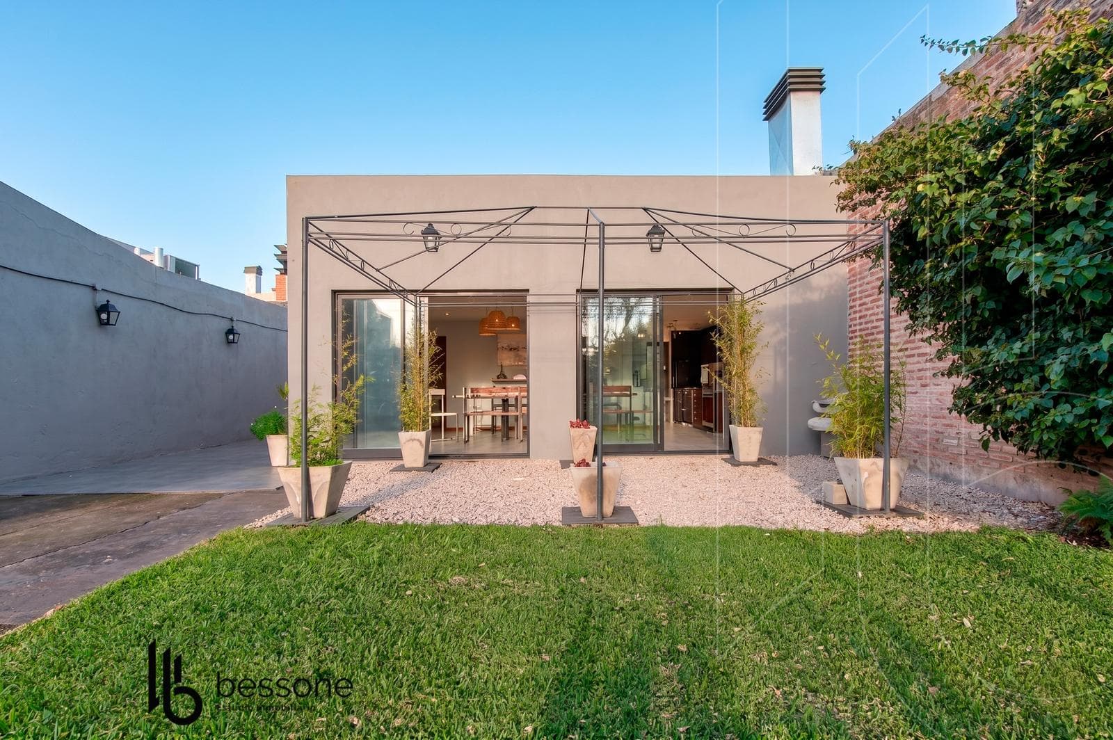 4-Bedroom House with Barbecue Area in Pinos de Anchorena