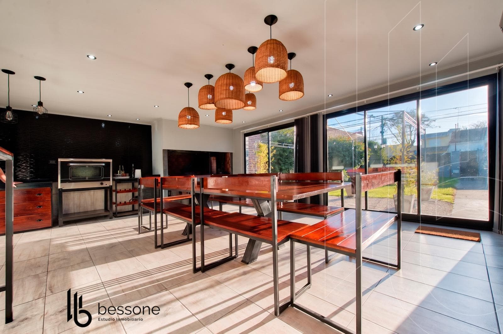 4-Bedroom House with Barbecue Area in Pinos de Anchorena