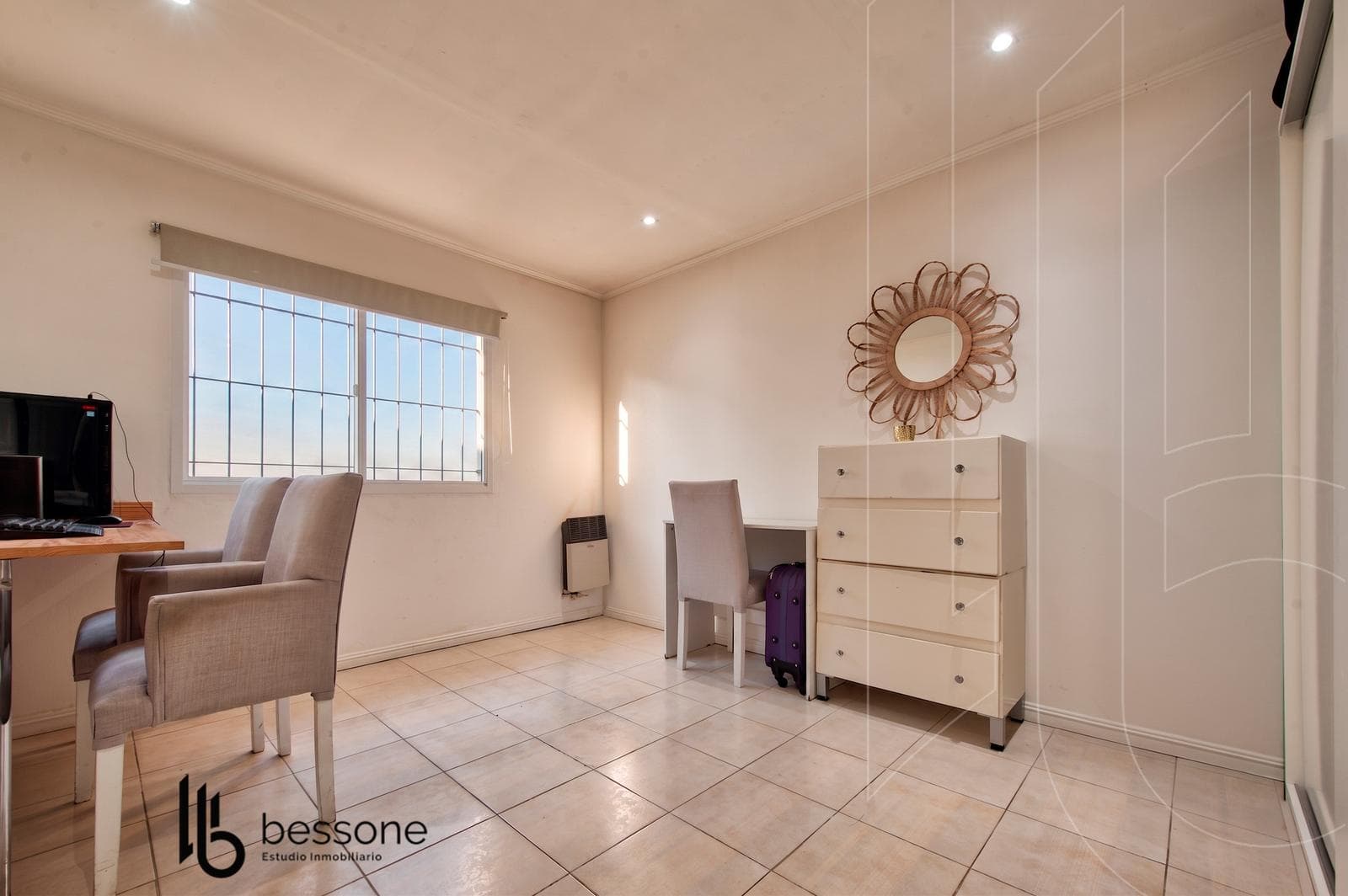 4-Bedroom House with Barbecue Area in Pinos de Anchorena
